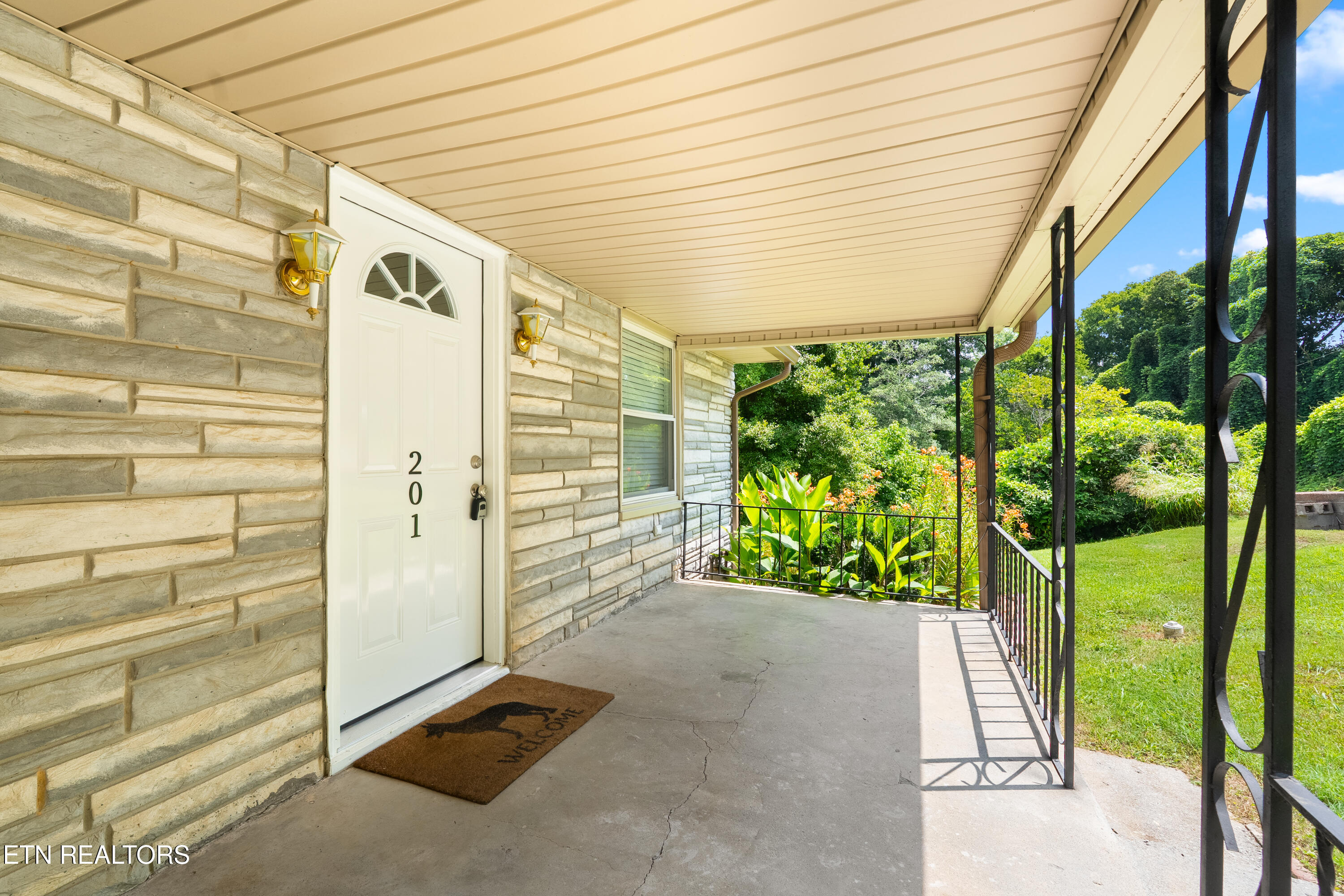 201 W 9th Avenue Lenoir City TN 37771