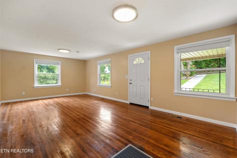 201 W 9th Avenue Lenoir City TN 37771