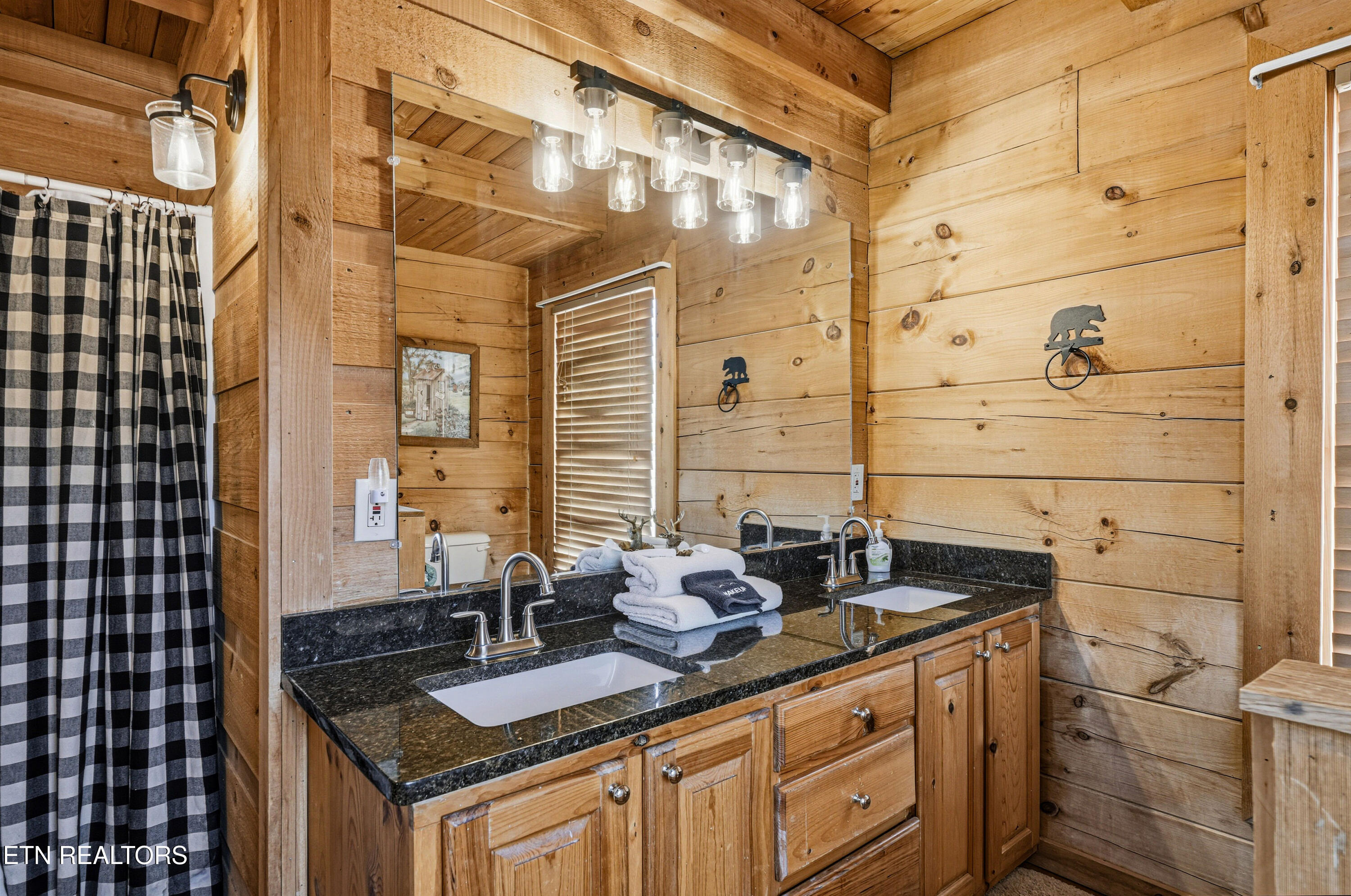 1713 Bear View Road Sevierville TN 37876