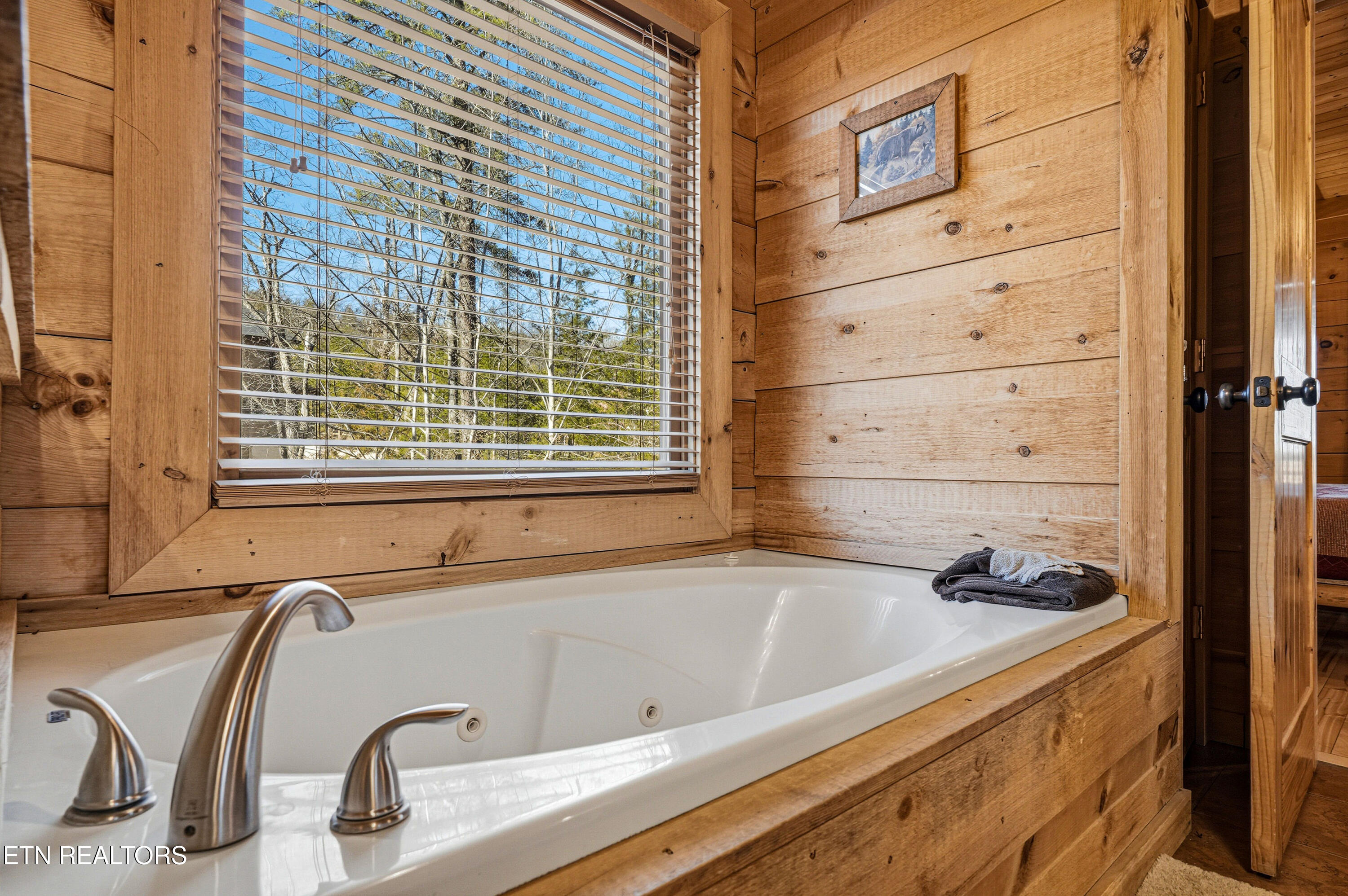 1713 Bear View Road Sevierville TN 37876