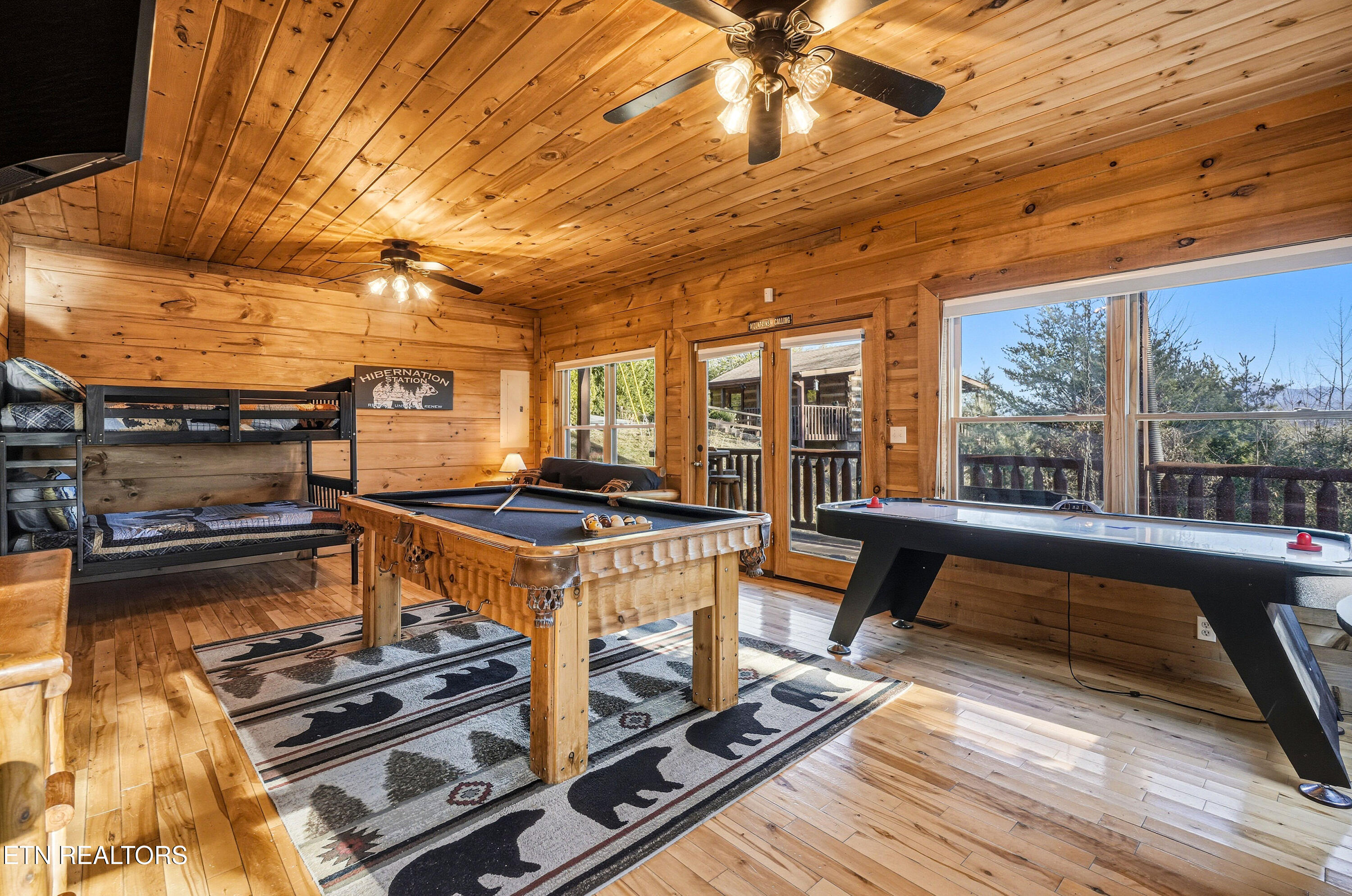 1713 Bear View Road Sevierville TN 37876