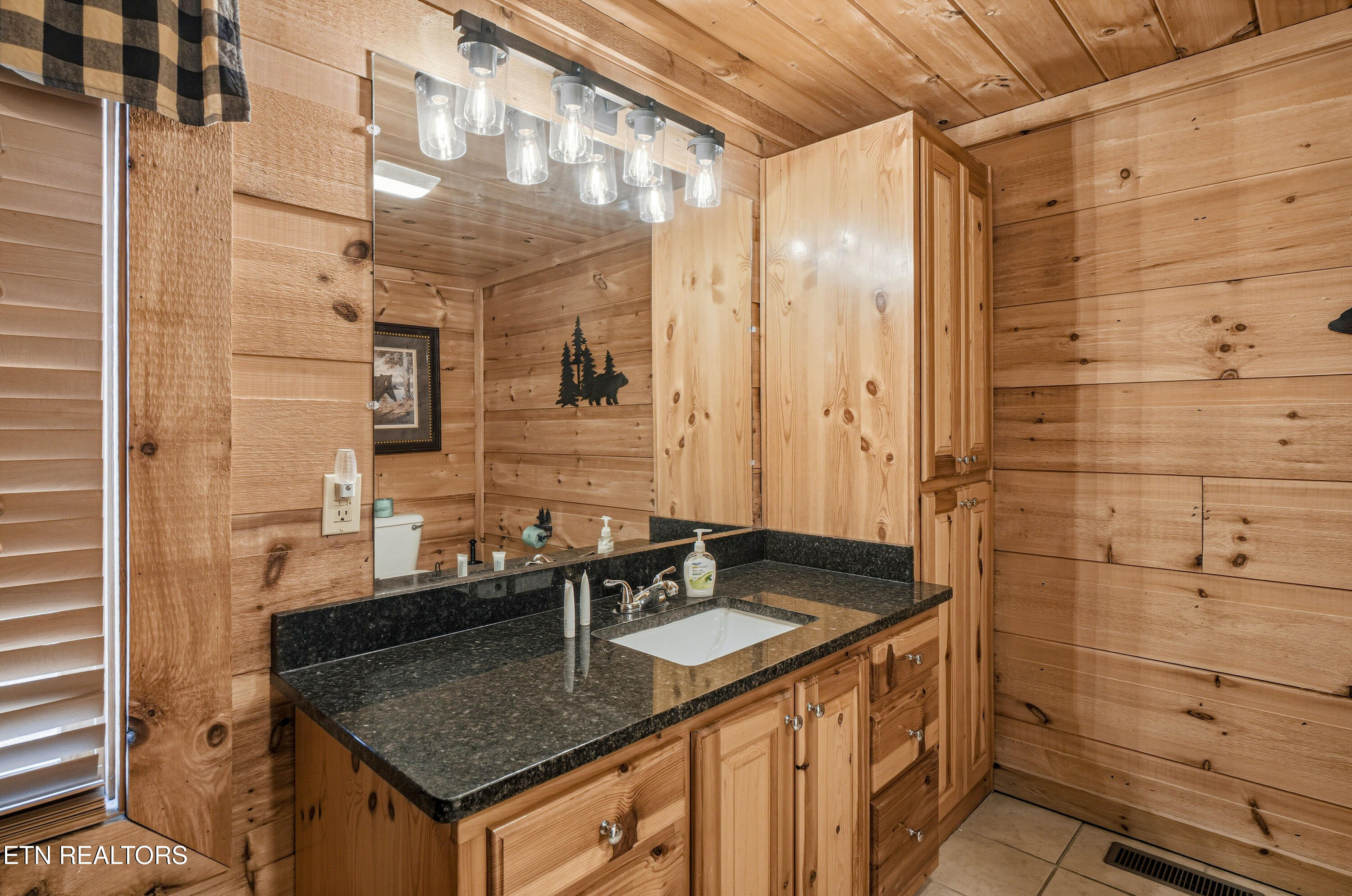 1713 Bear View Road Sevierville TN 37876