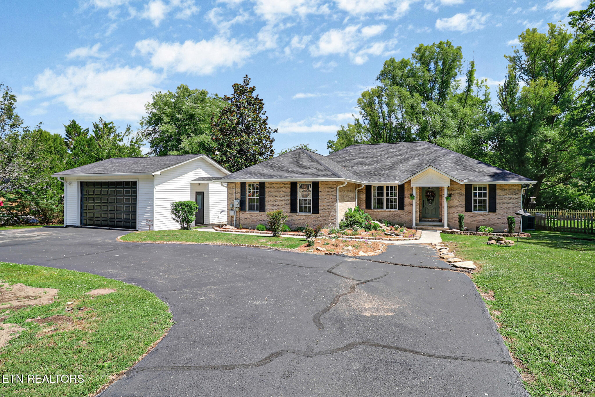 4028 Lone Wolf Circle Crossville TN 38572