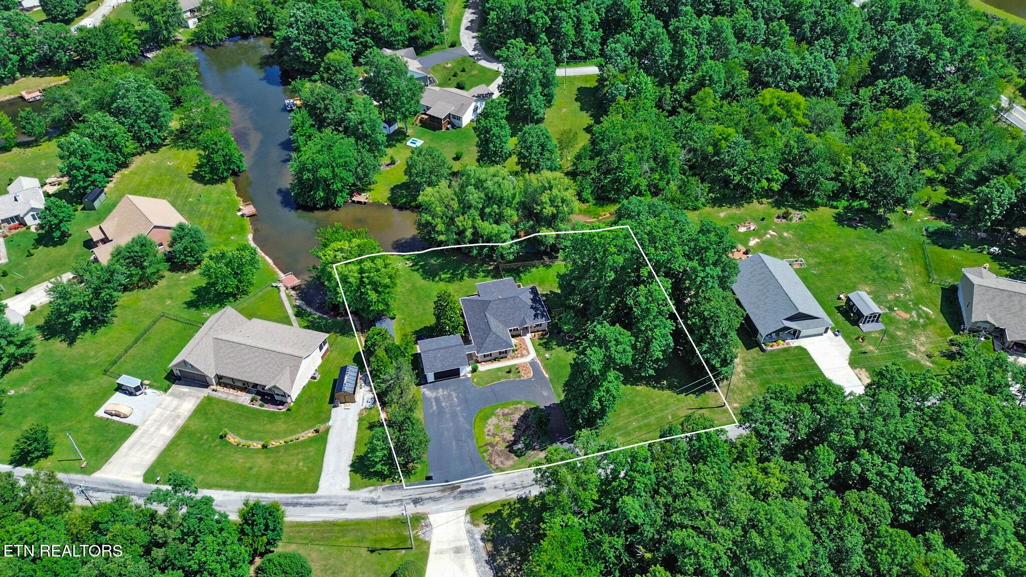 4028 Lone Wolf Circle Crossville TN 38572