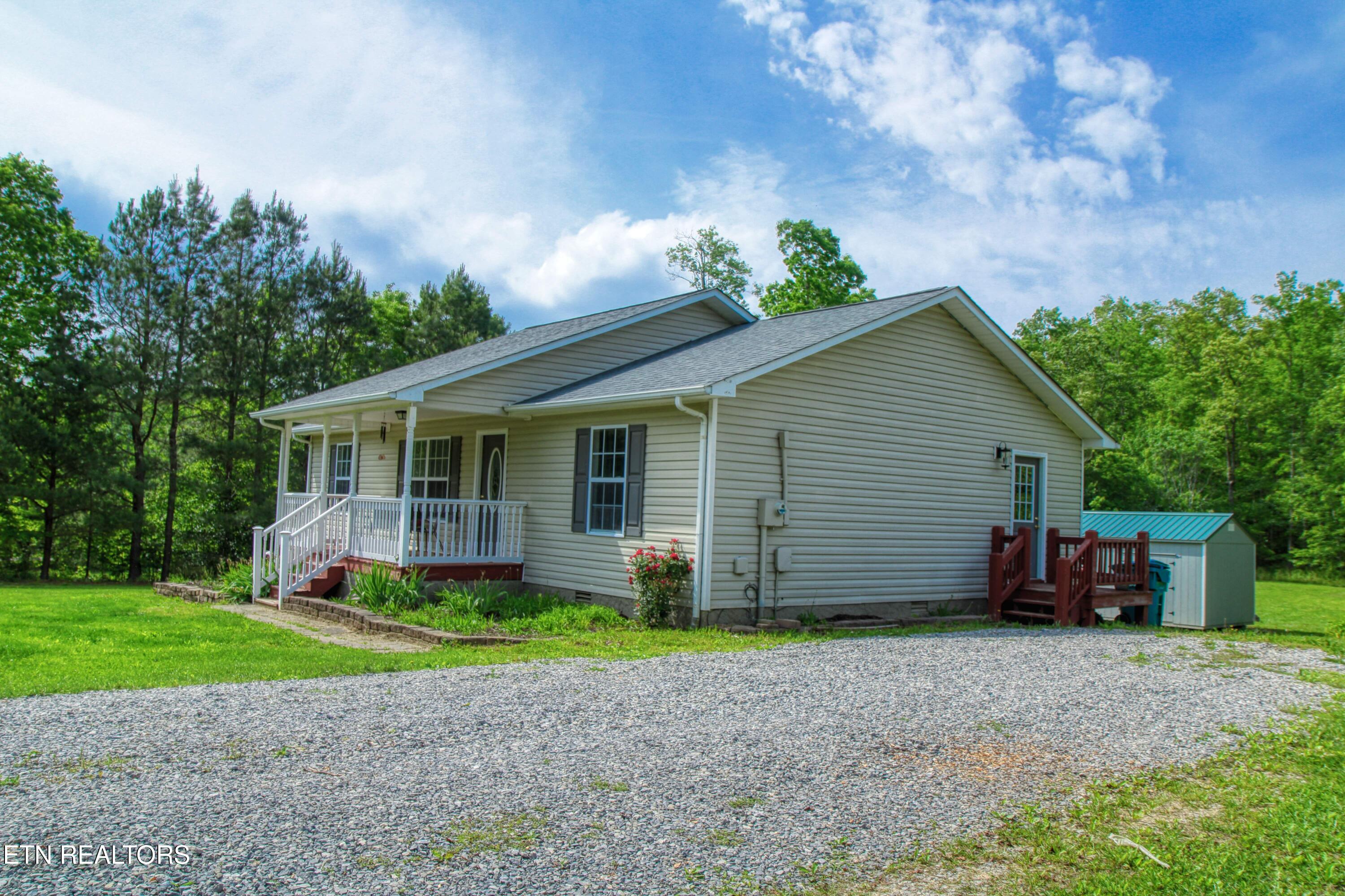 634 Robs Road Grimsley TN 38565
