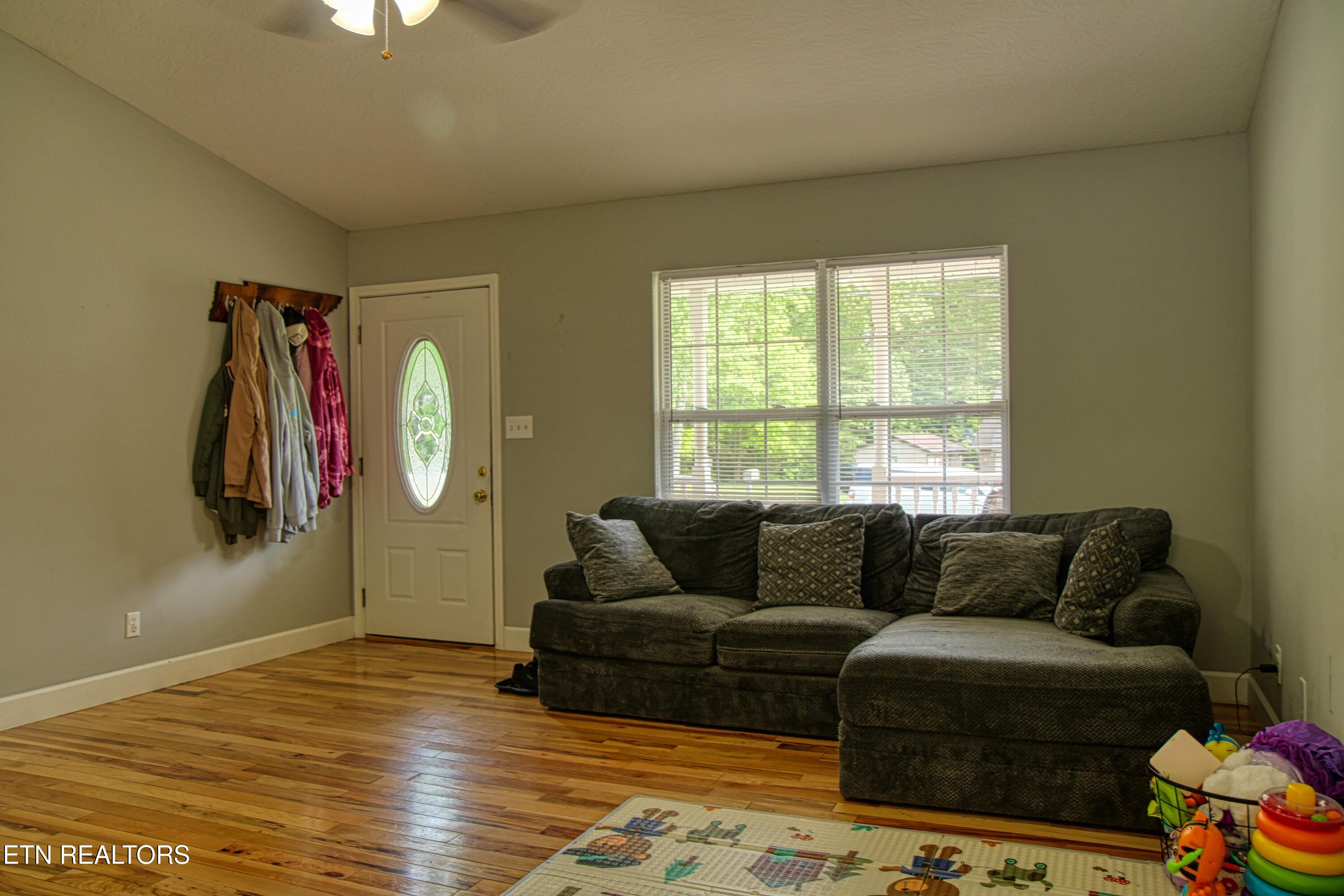 634 Robs Road Grimsley TN 38565