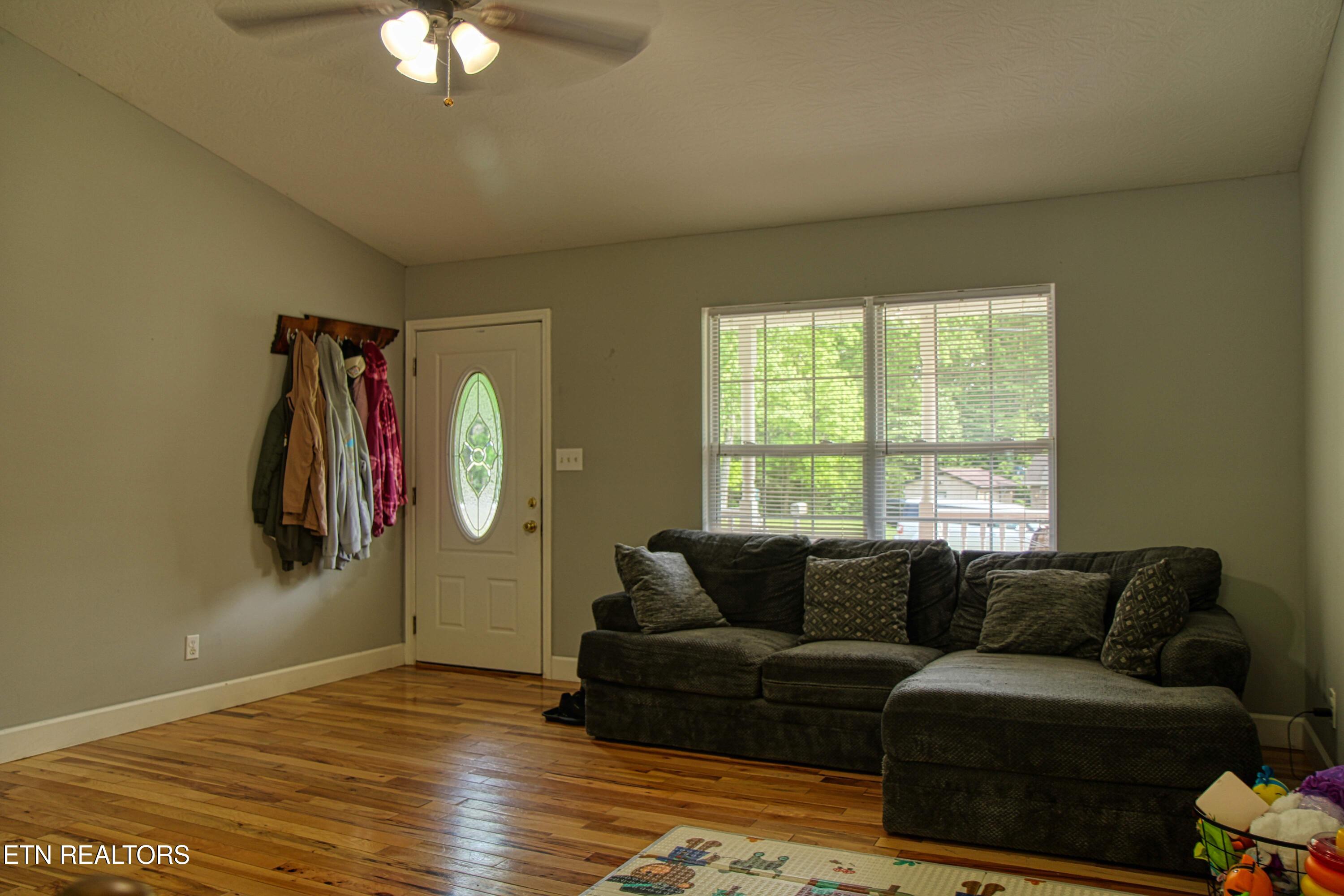 634 Robs Road Grimsley TN 38565