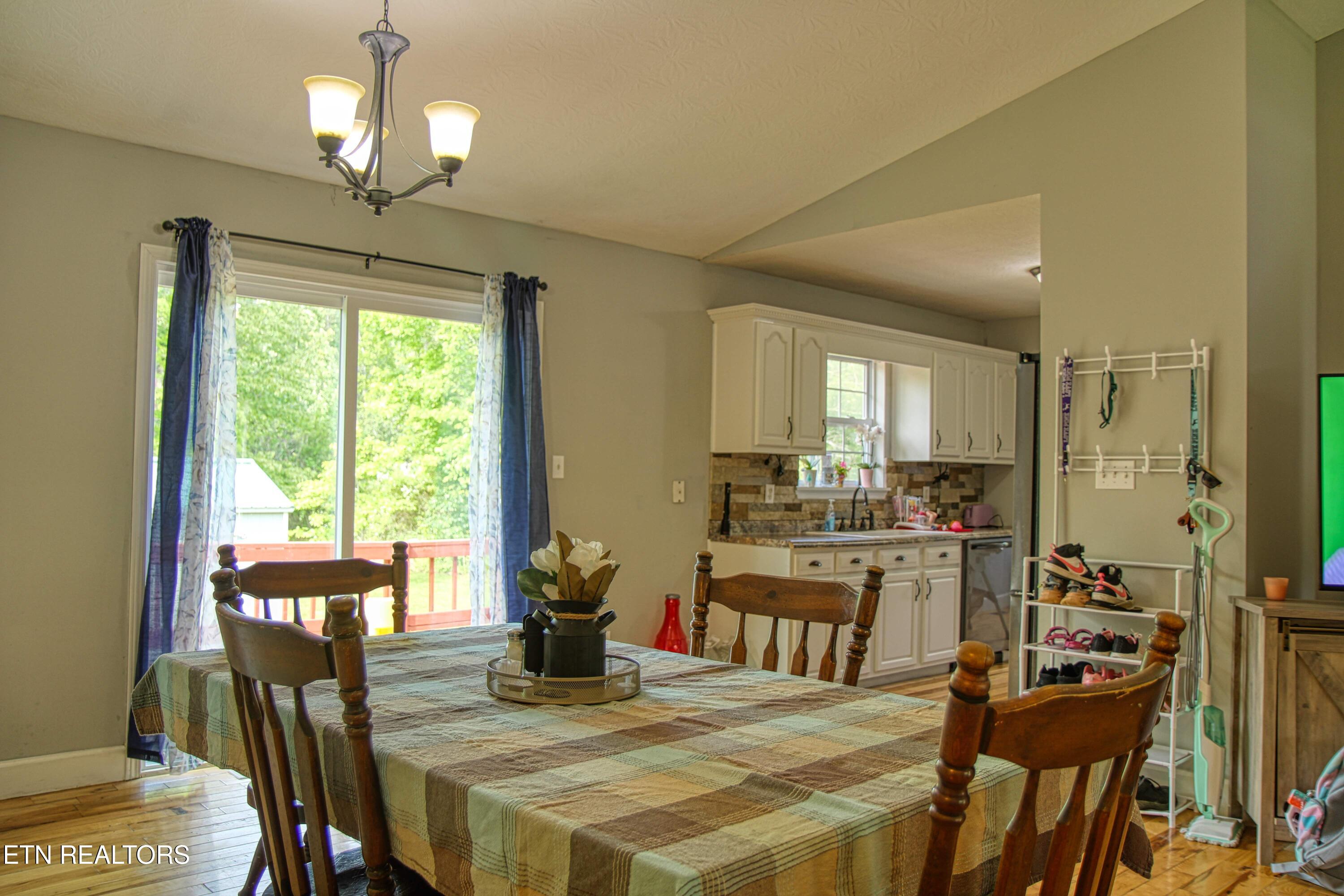 634 Robs Road Grimsley TN 38565