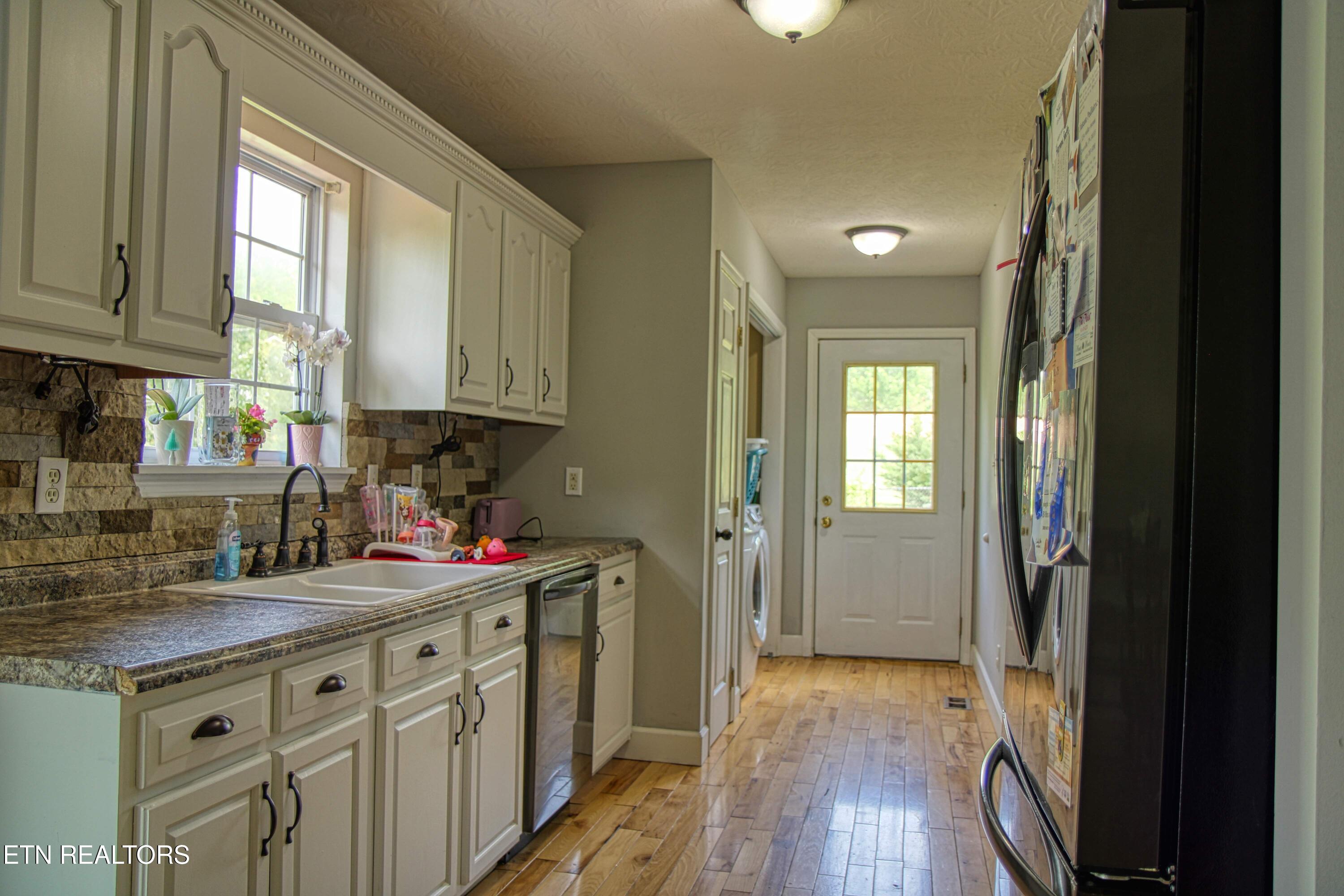 634 Robs Road Grimsley TN 38565