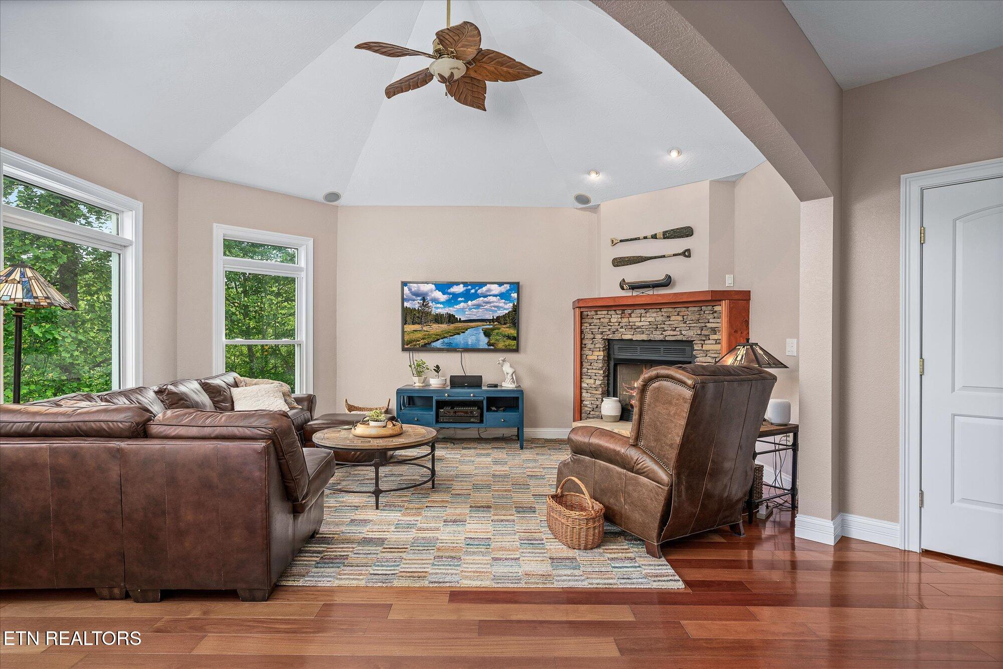 145 Pineridge Loop Crossville TN 38558