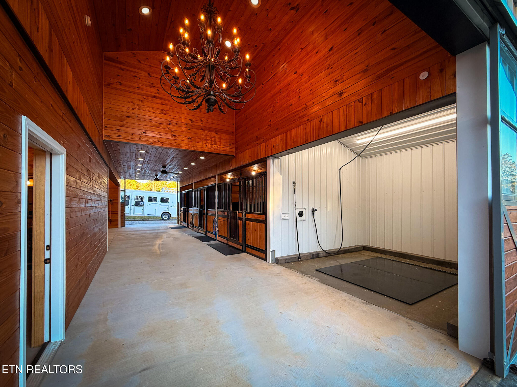 1834 Turkey Pen Lane Lenoir City TN 37772