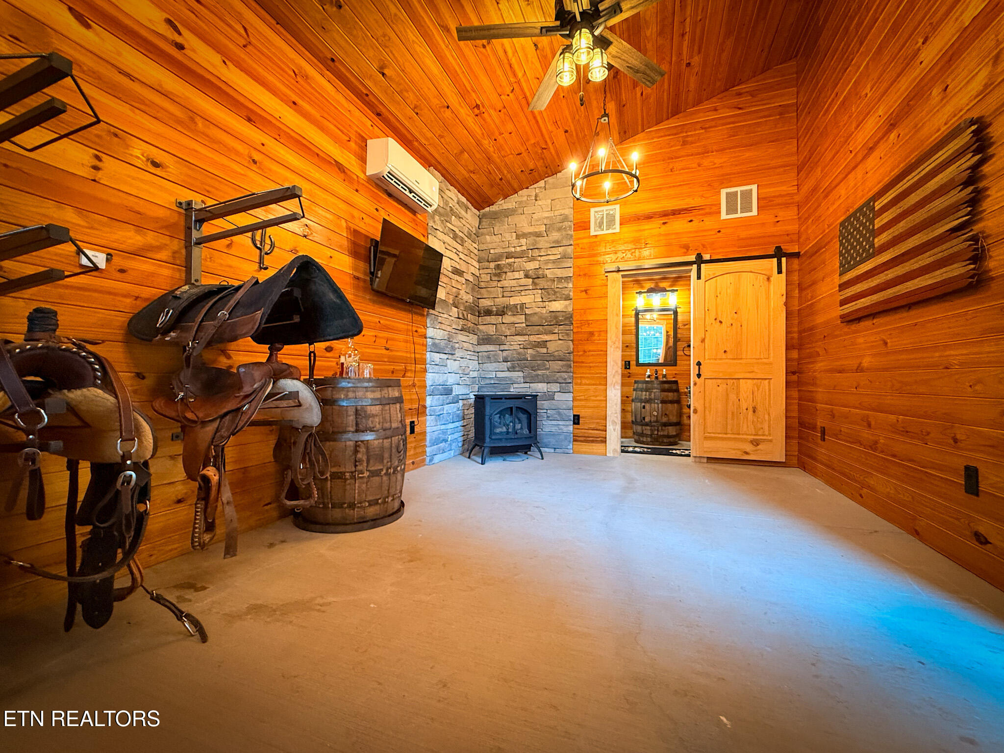 1834 Turkey Pen Lane Lenoir City TN 37772