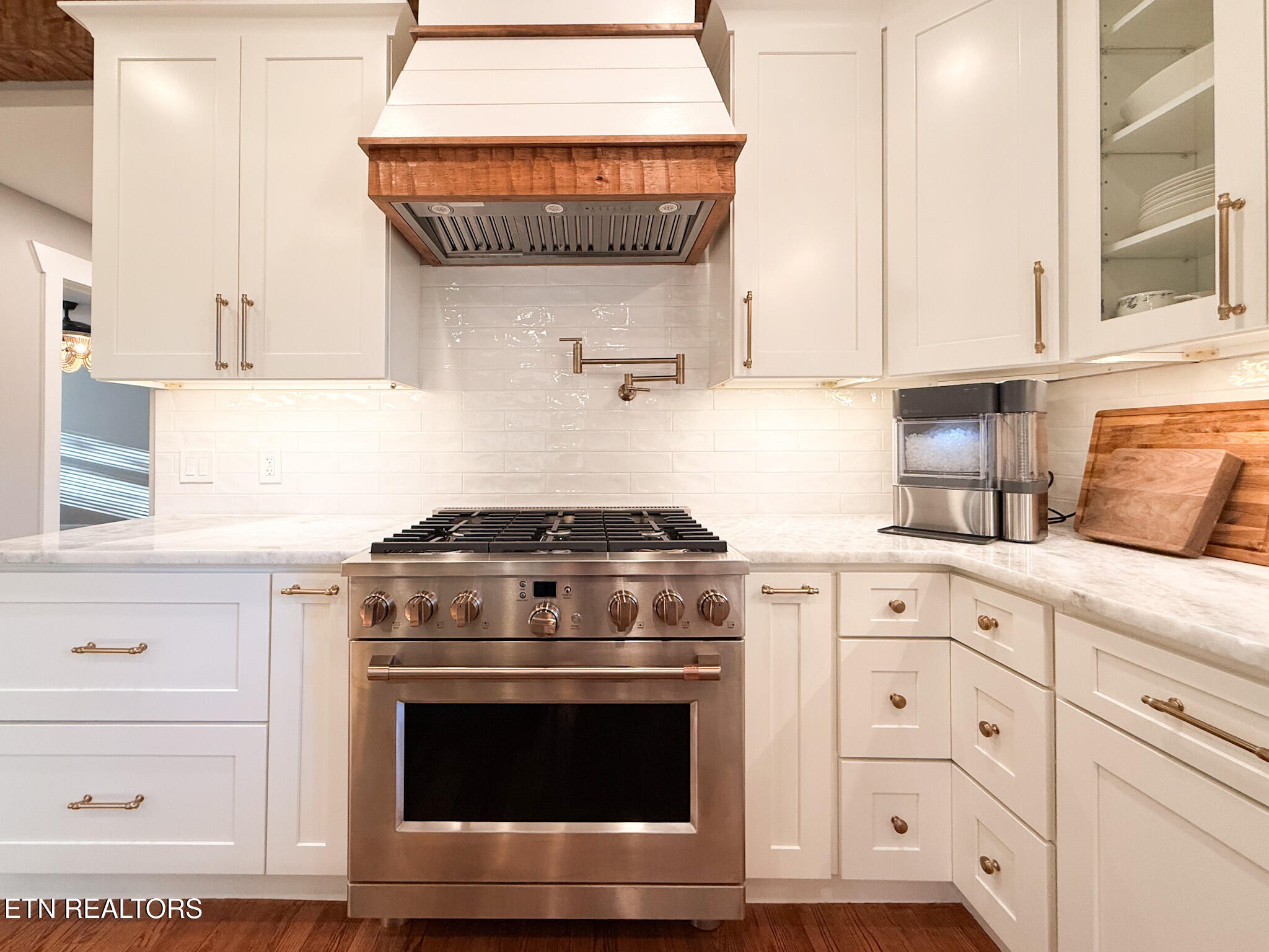 1834 Turkey Pen Lane Lenoir City TN 37772