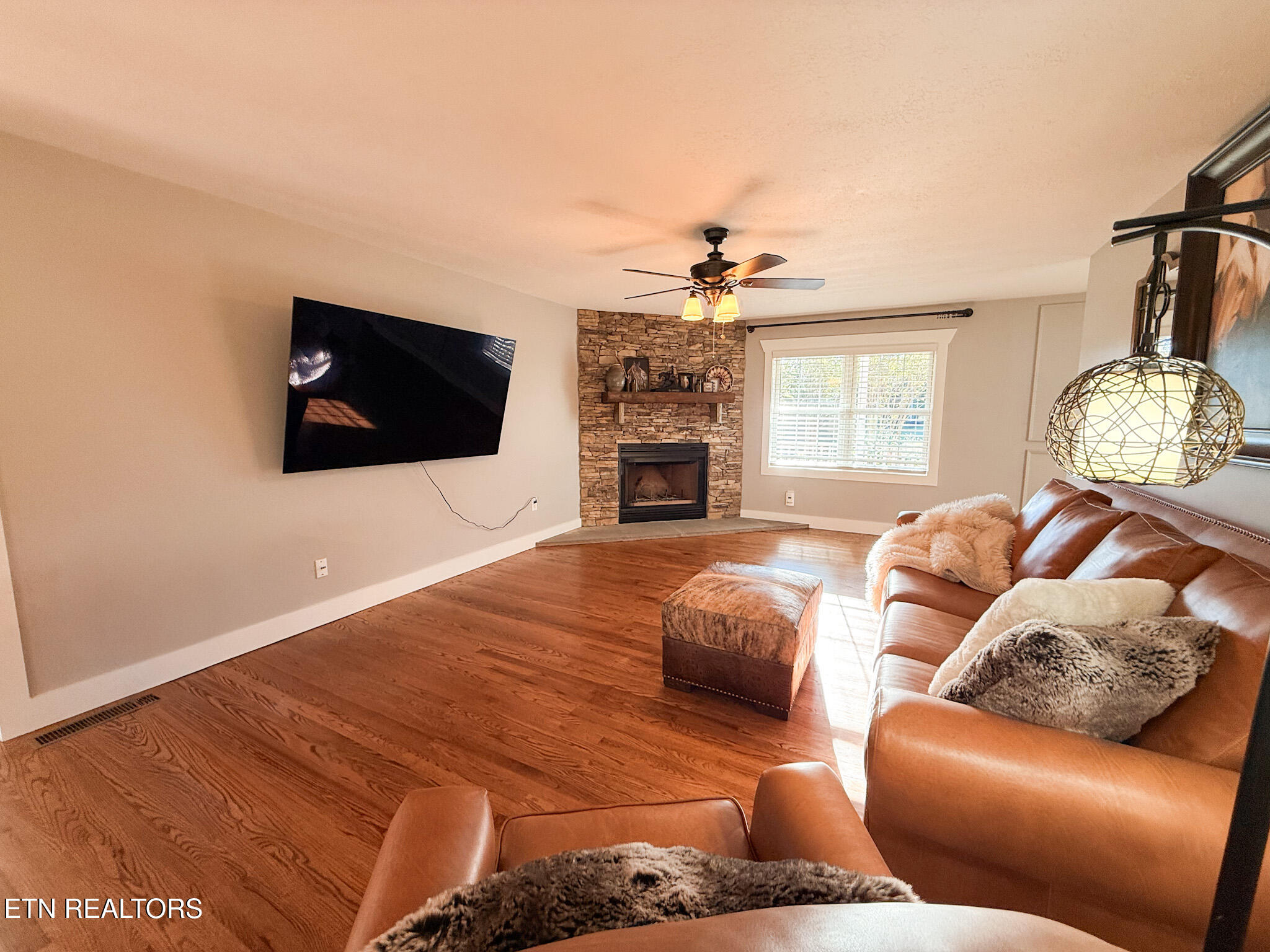 1834 Turkey Pen Lane Lenoir City TN 37772