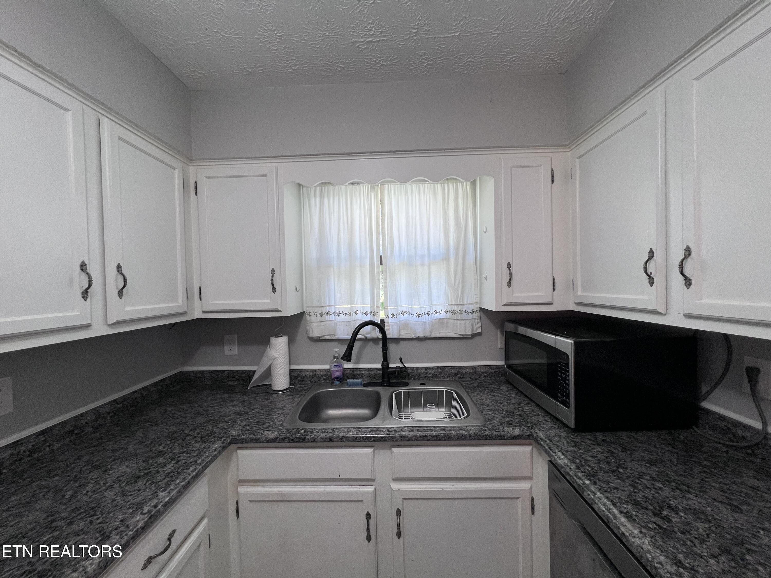 185 River Road Harrogate TN 37752