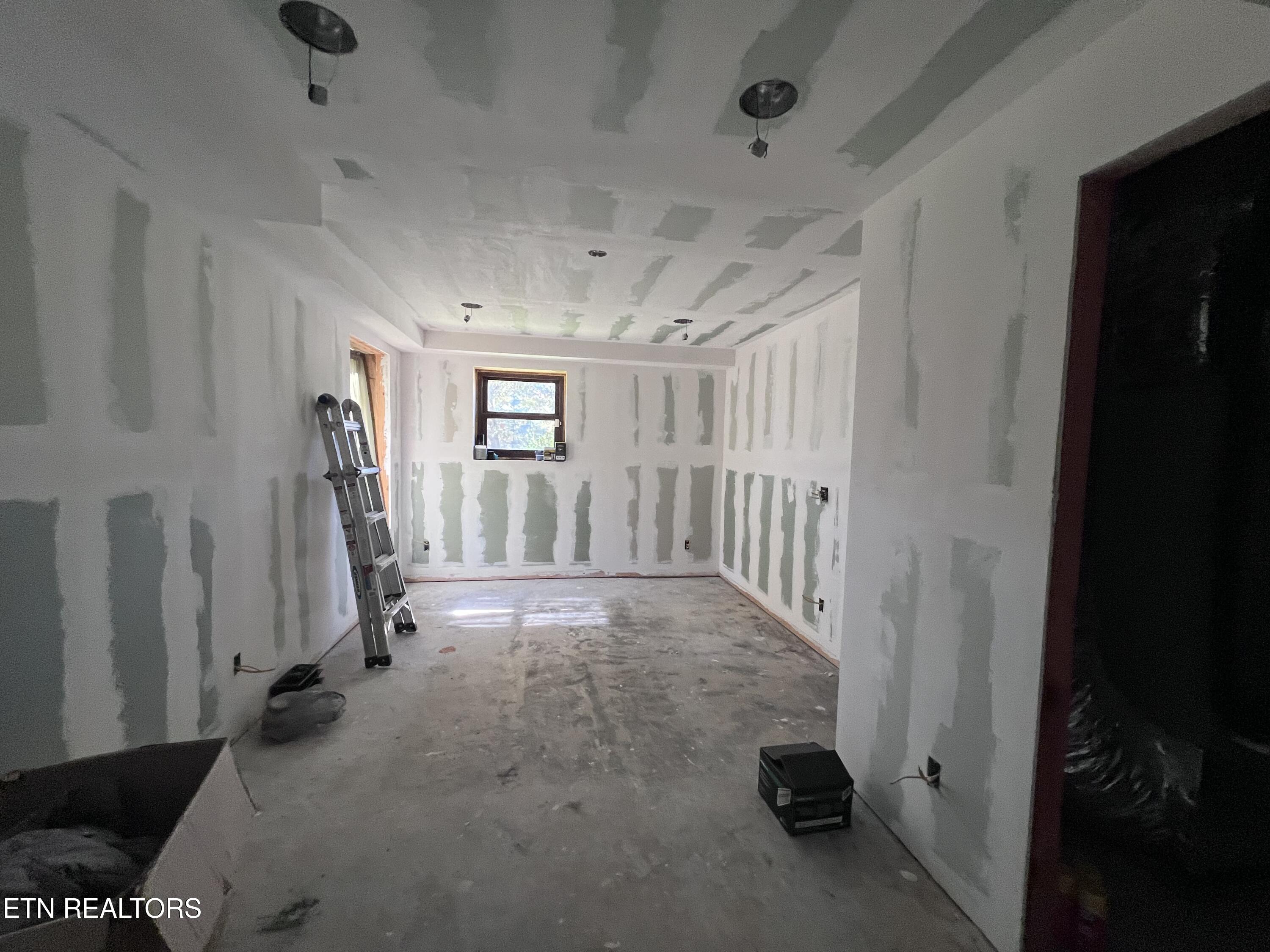 185 River Road Harrogate TN 37752