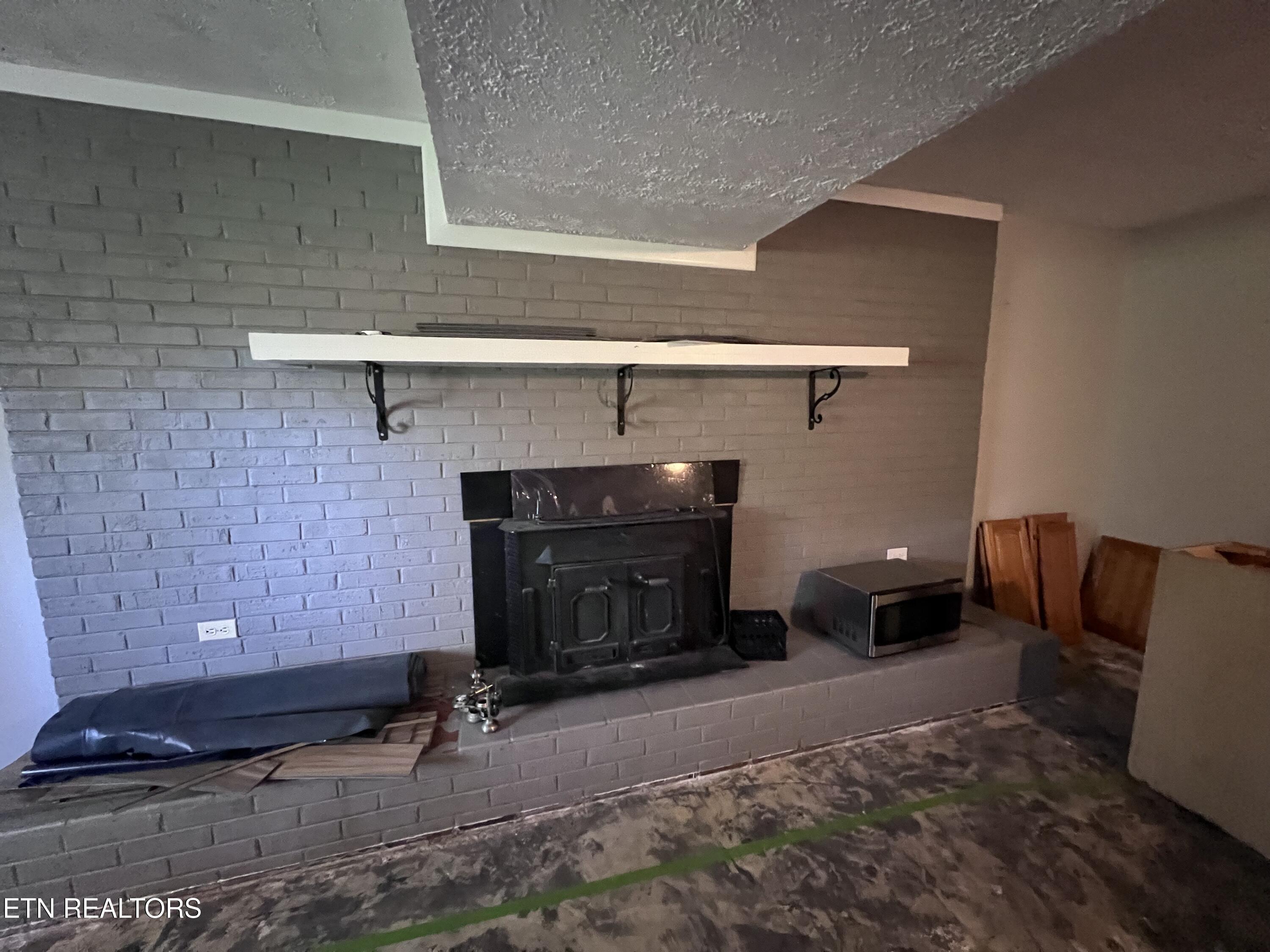 185 River Road Harrogate TN 37752