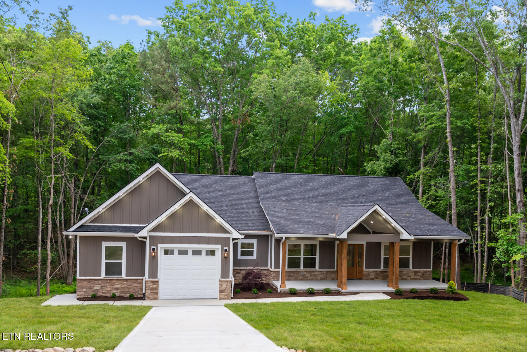 25 Andover Lane Crossville TN 38558