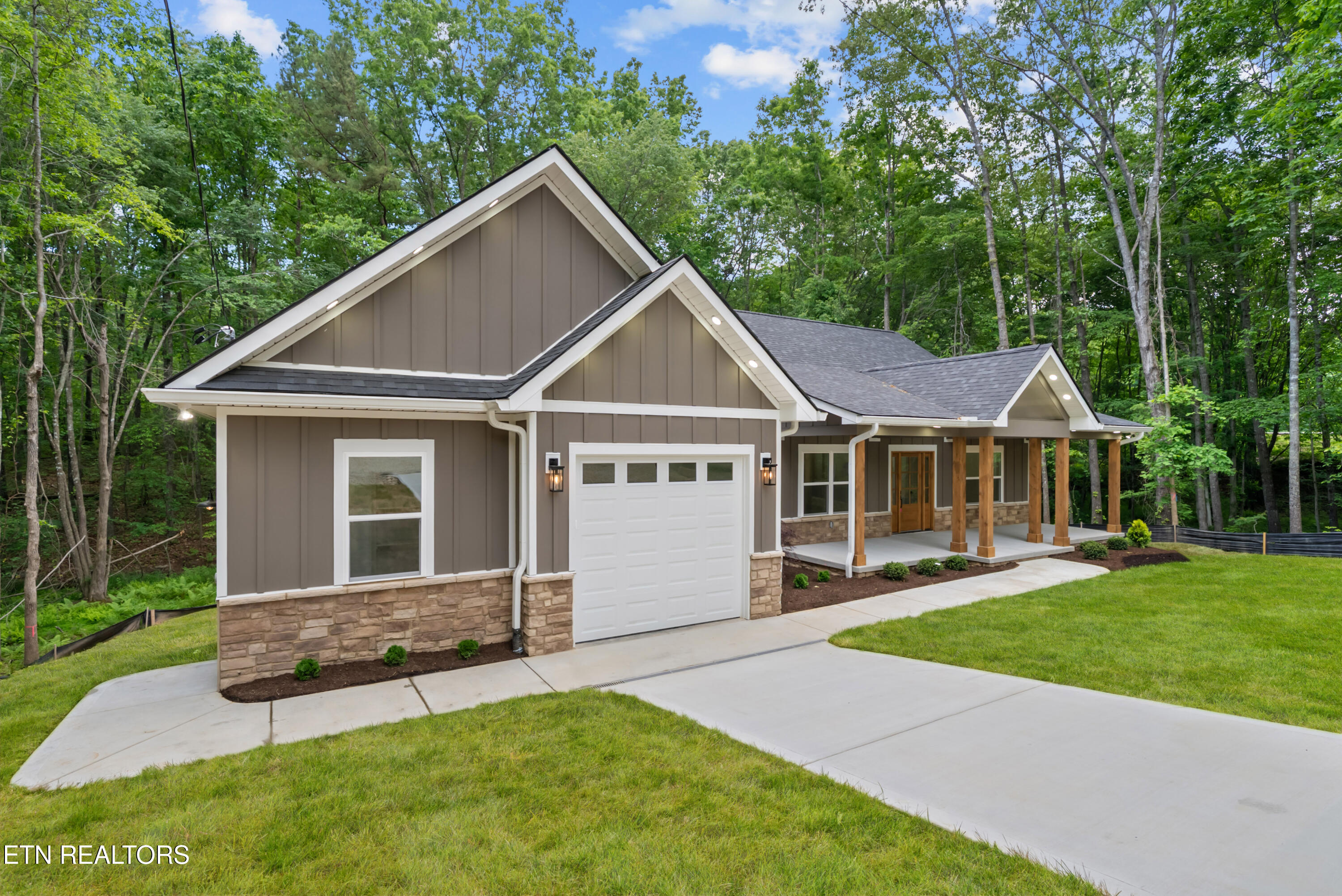 25 Andover Lane Crossville TN 38558