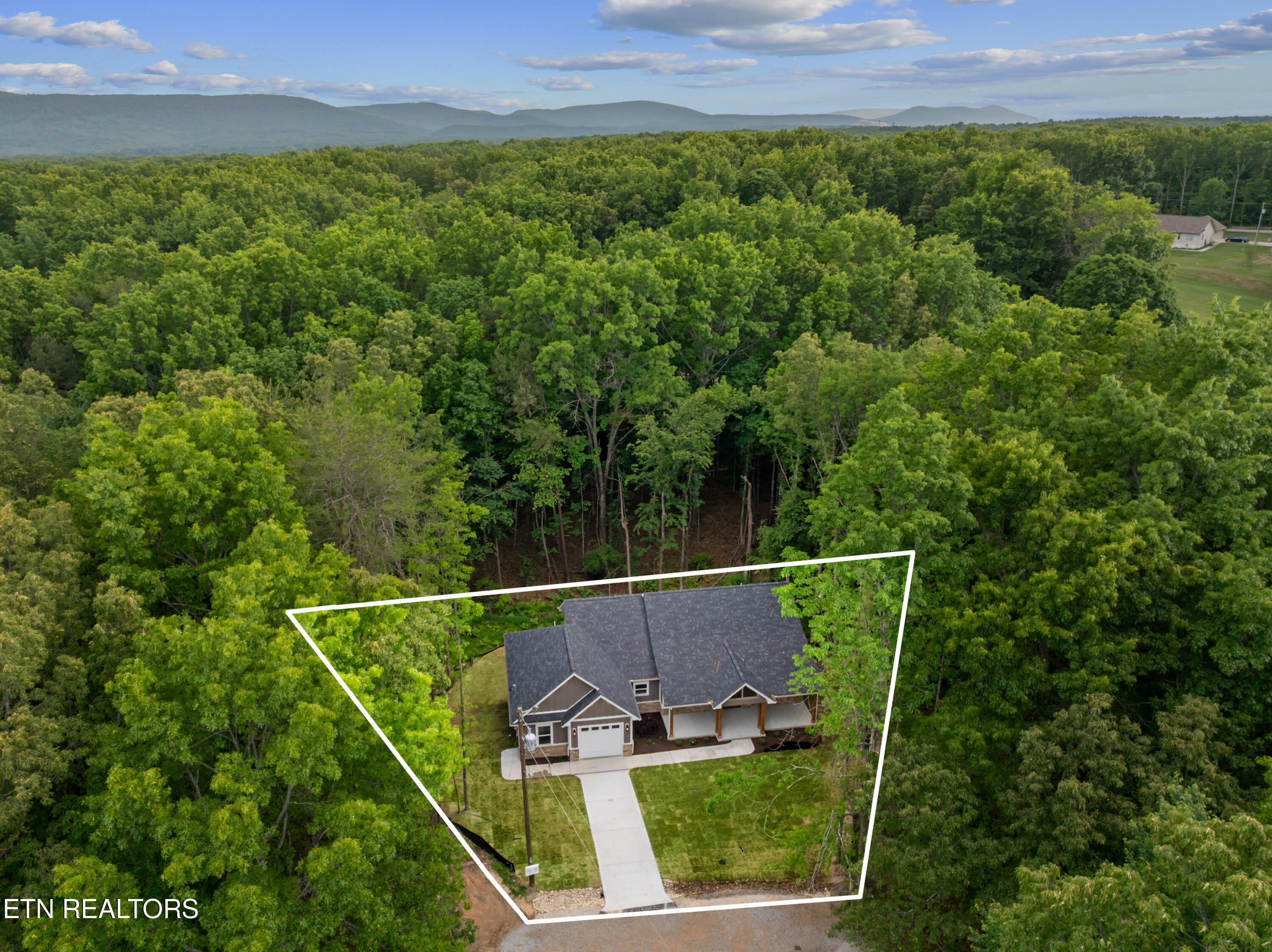 25 Andover Lane Crossville TN 38558