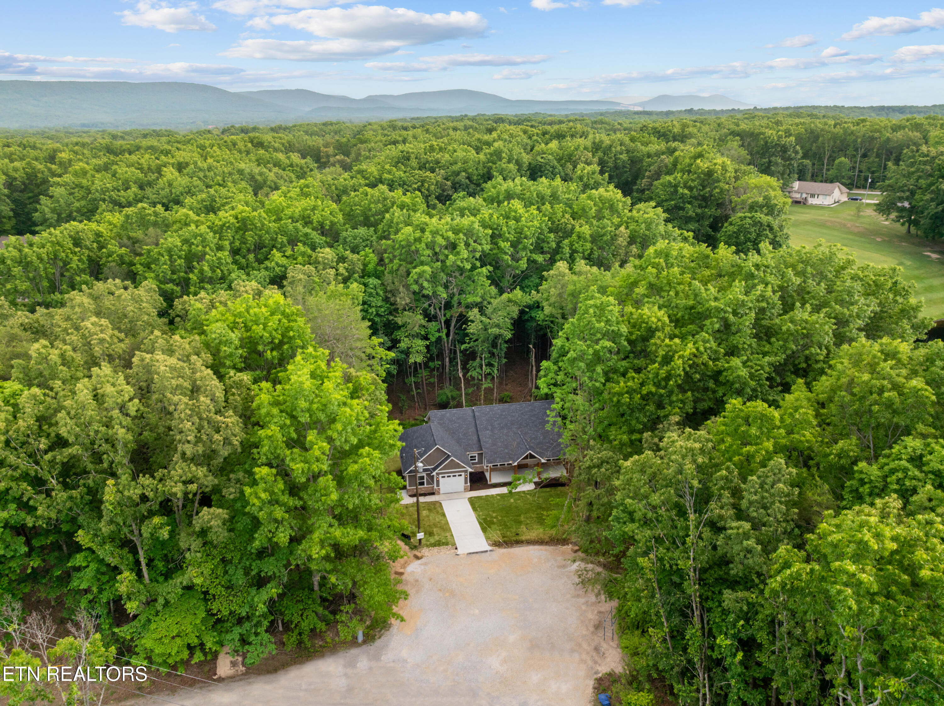 25 Andover Lane Crossville TN 38558