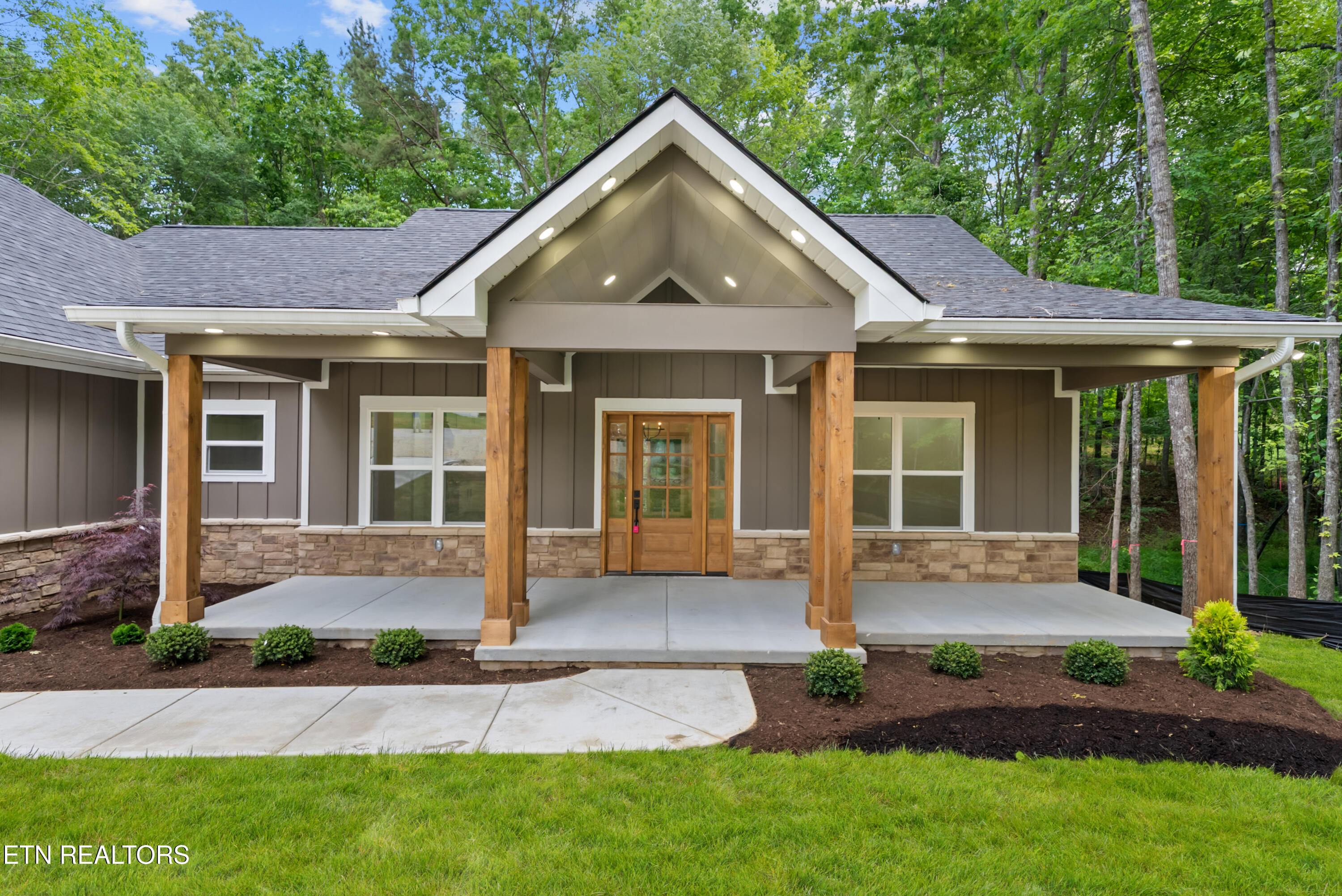 25 Andover Lane Crossville TN 38558