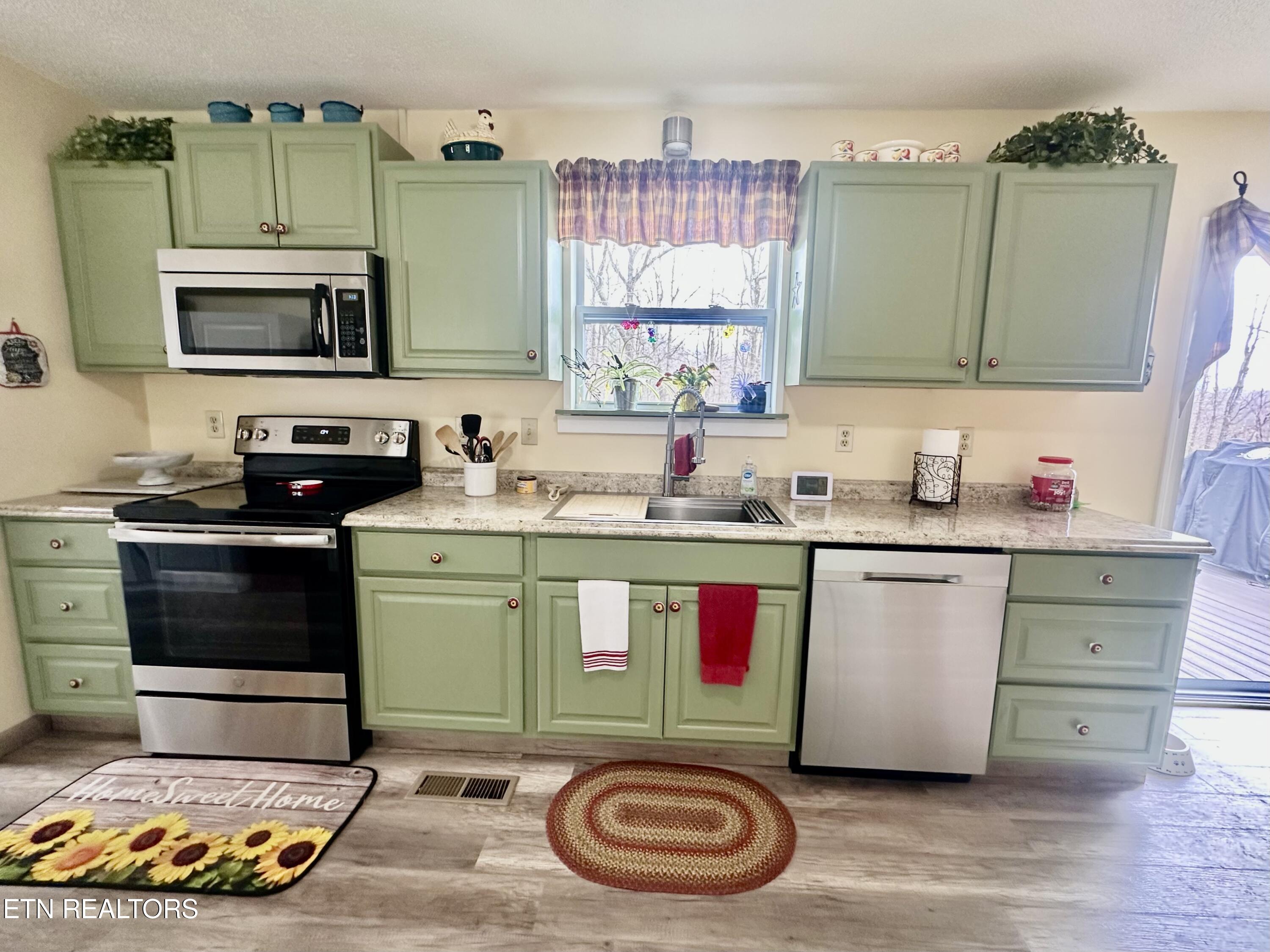 140 Red Hill Road Sunbright TN 37872
