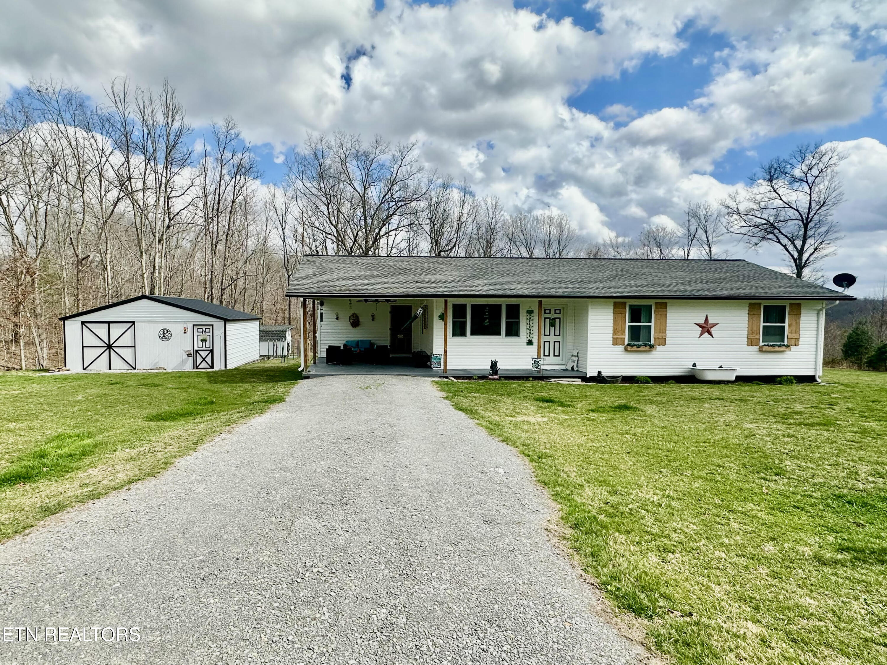 140 Red Hill Road Sunbright TN 37872