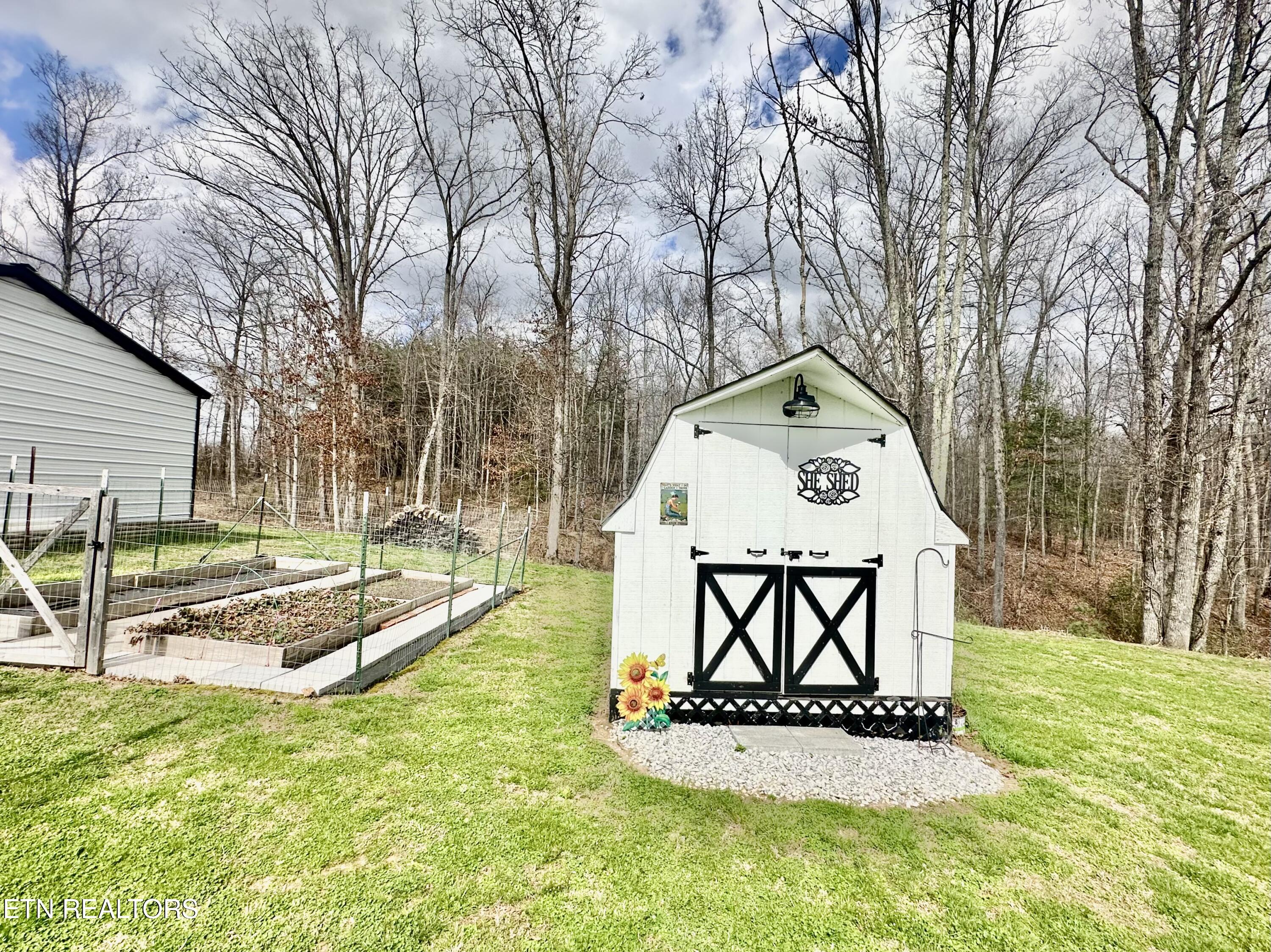 140 Red Hill Road Sunbright TN 37872