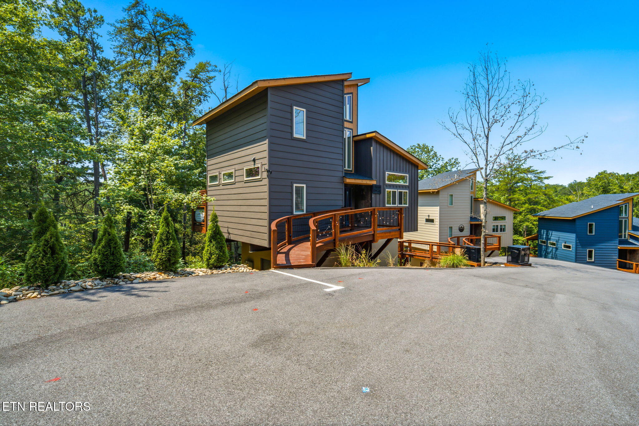 2385 Forge Hideaway Loop Pigeon Forge TN 37863