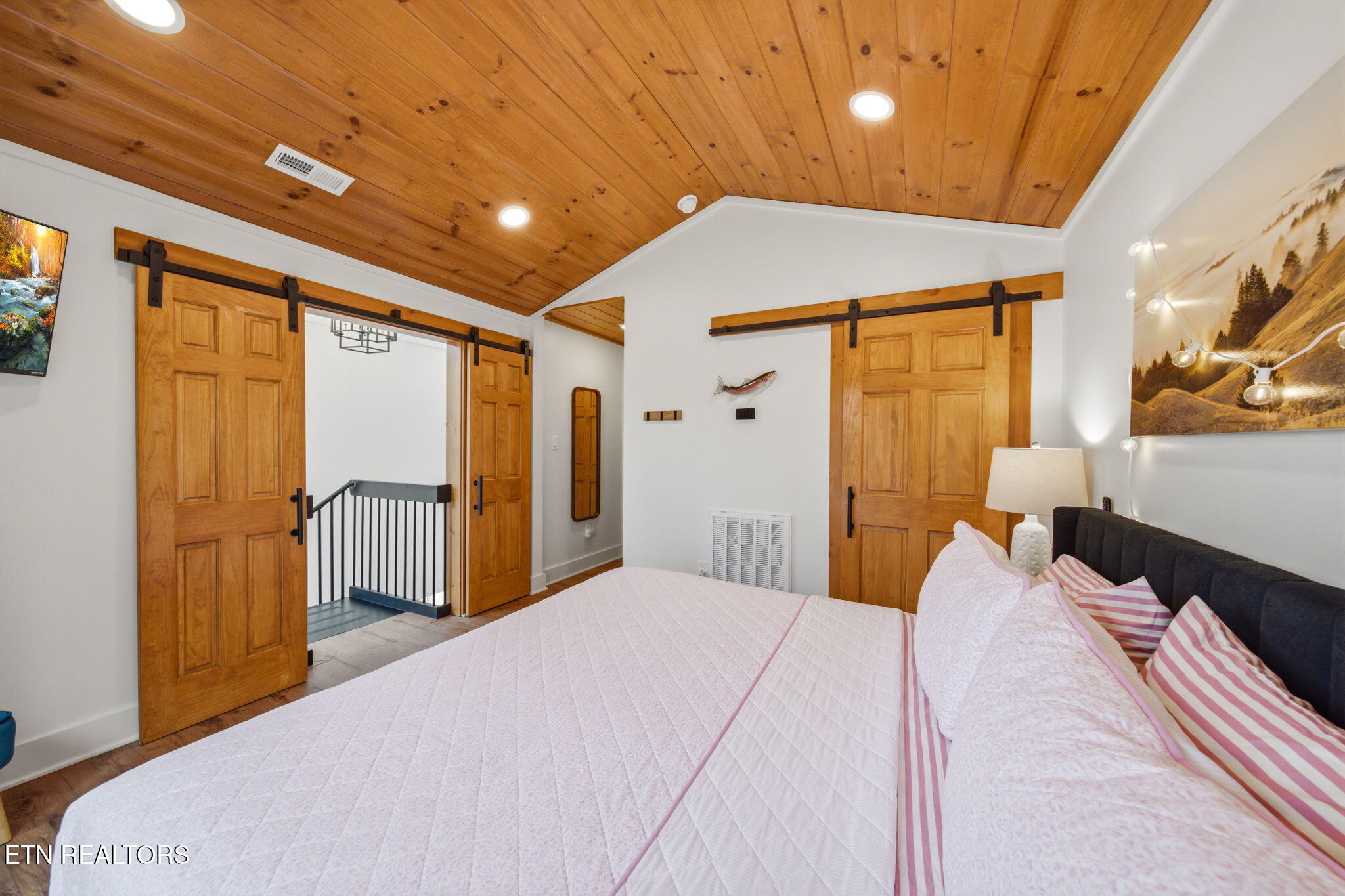 2385 Forge Hideaway Loop Pigeon Forge TN 37863
