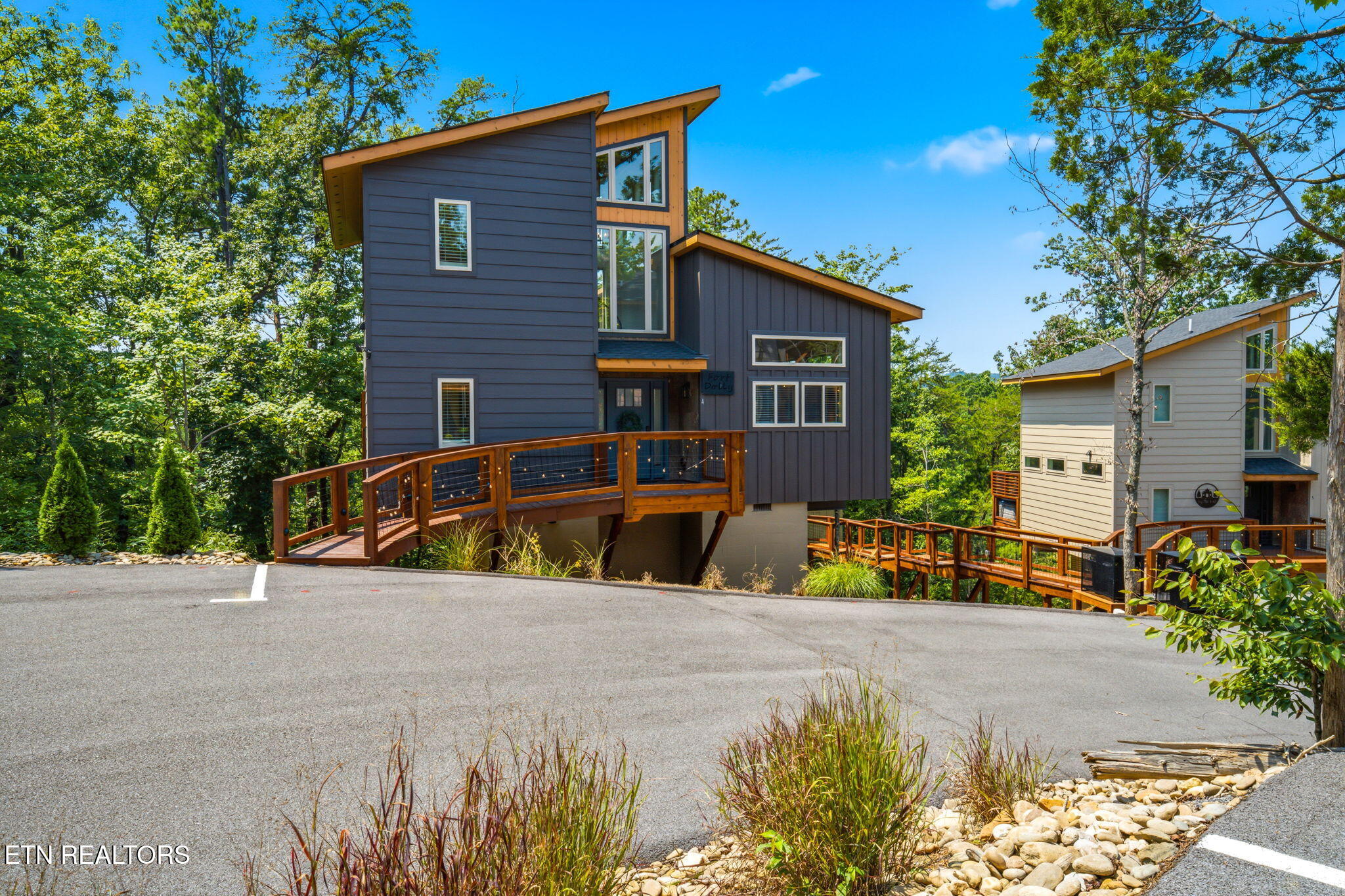 2385 Forge Hideaway Loop Pigeon Forge TN 37863