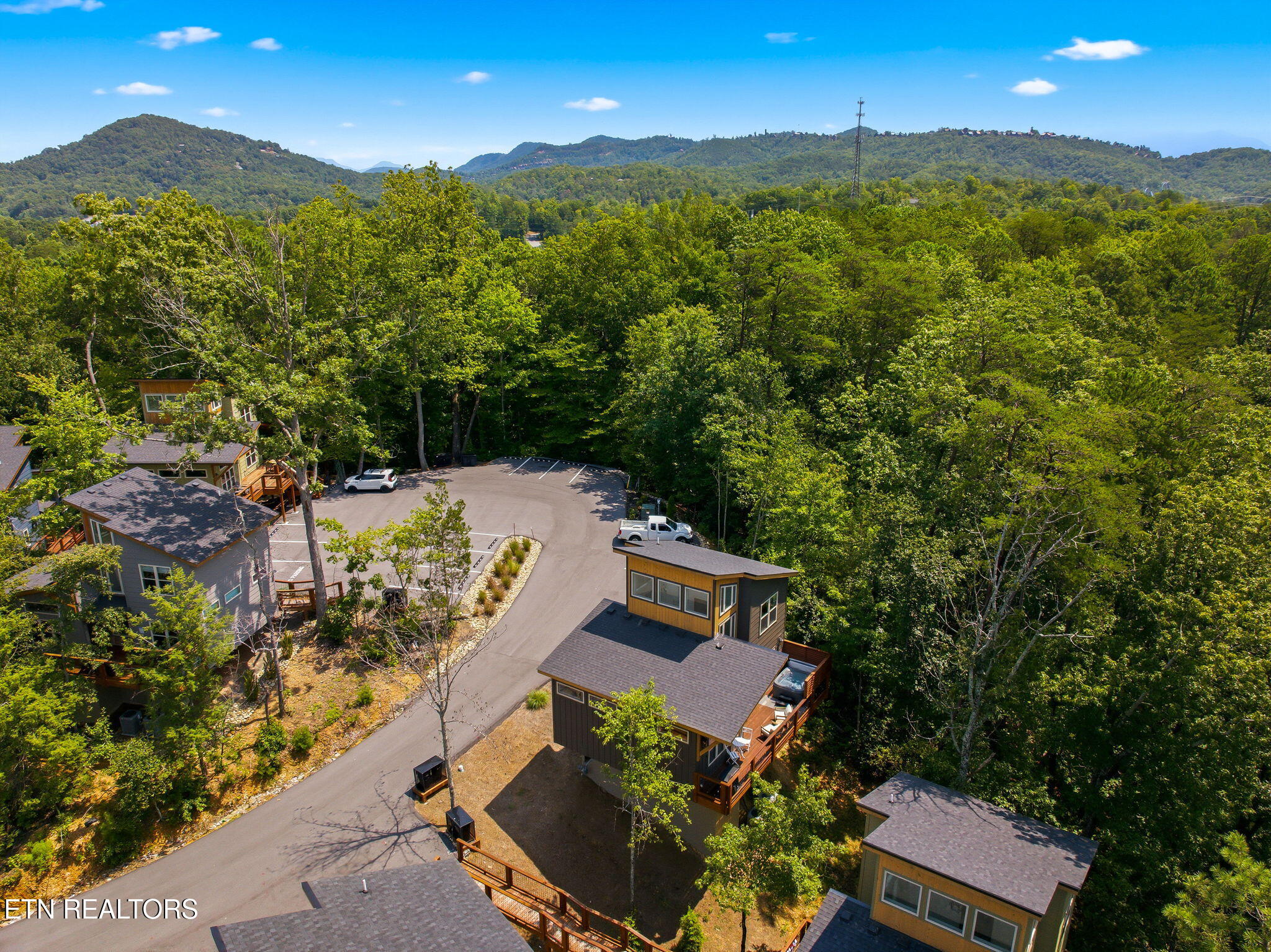 2385 Forge Hideaway Loop Pigeon Forge TN 37863