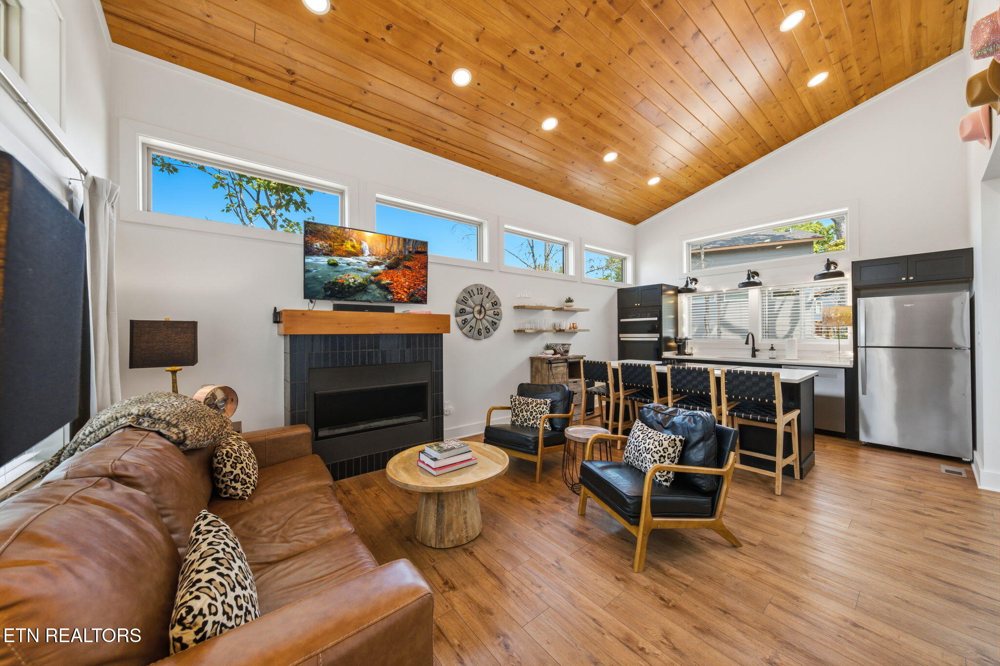 2385 Forge Hideaway Loop Pigeon Forge TN 37863