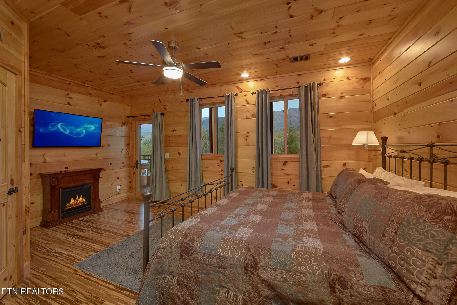 4310 Firefly View Way Gatlinburg TN 37738