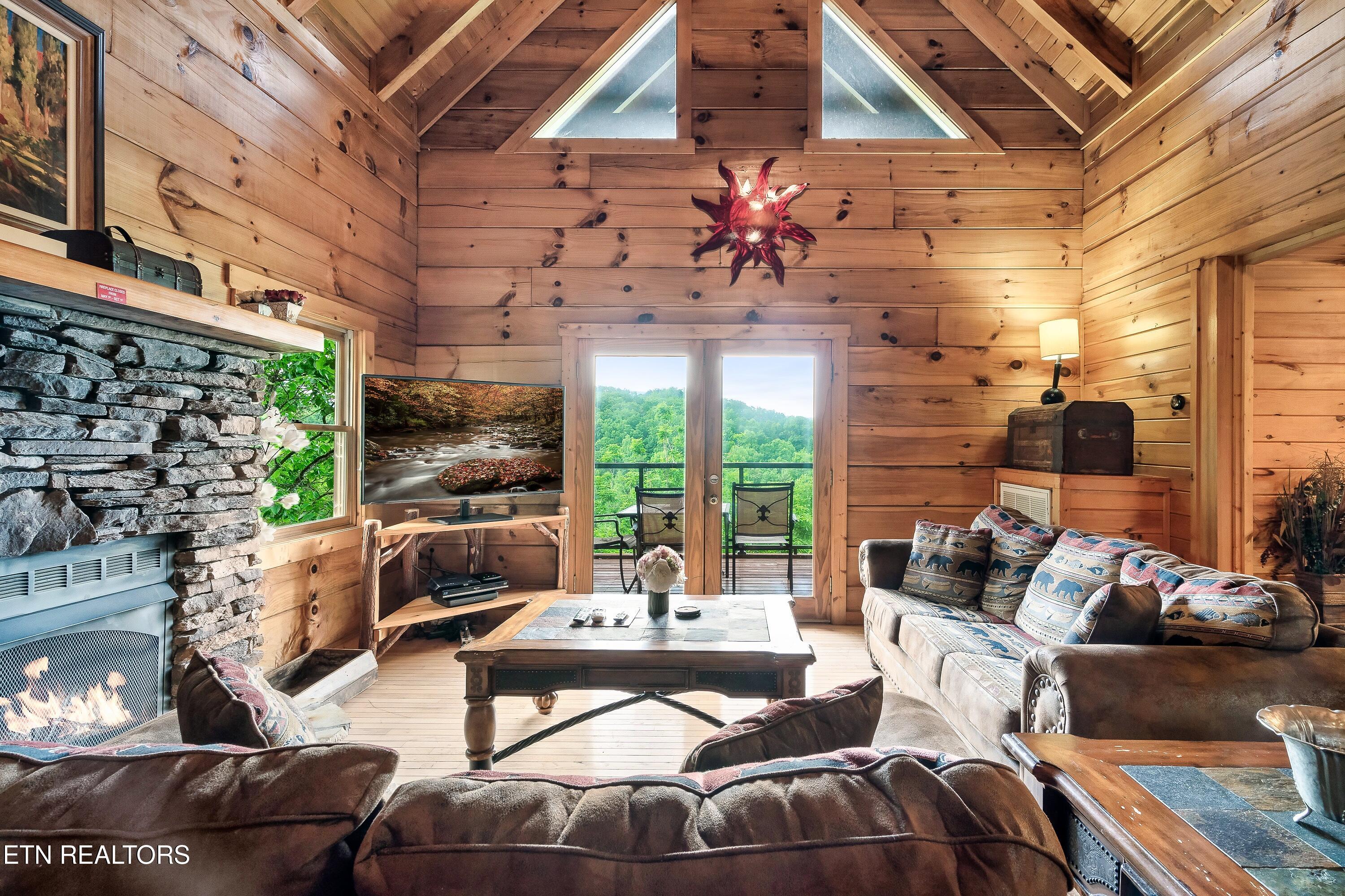 928 Falcon View Way Sevierville TN 37862
