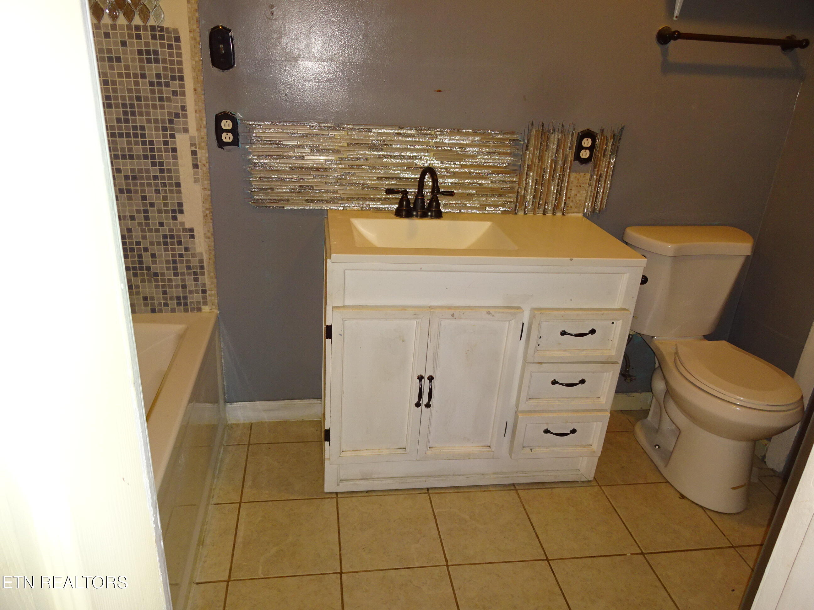 621 Ferry Street Loudon TN 37774