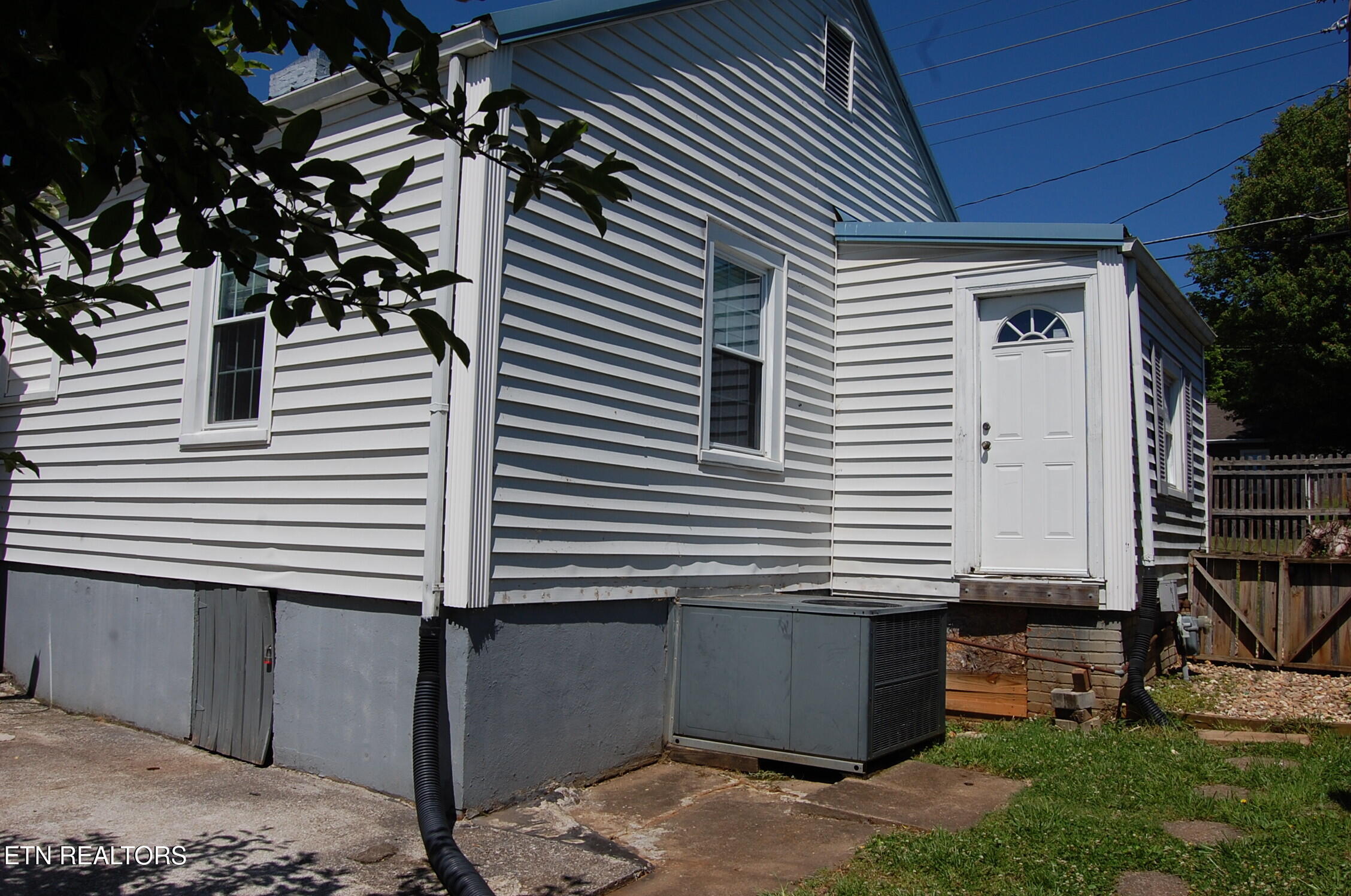 621 Ferry Street Loudon TN 37774