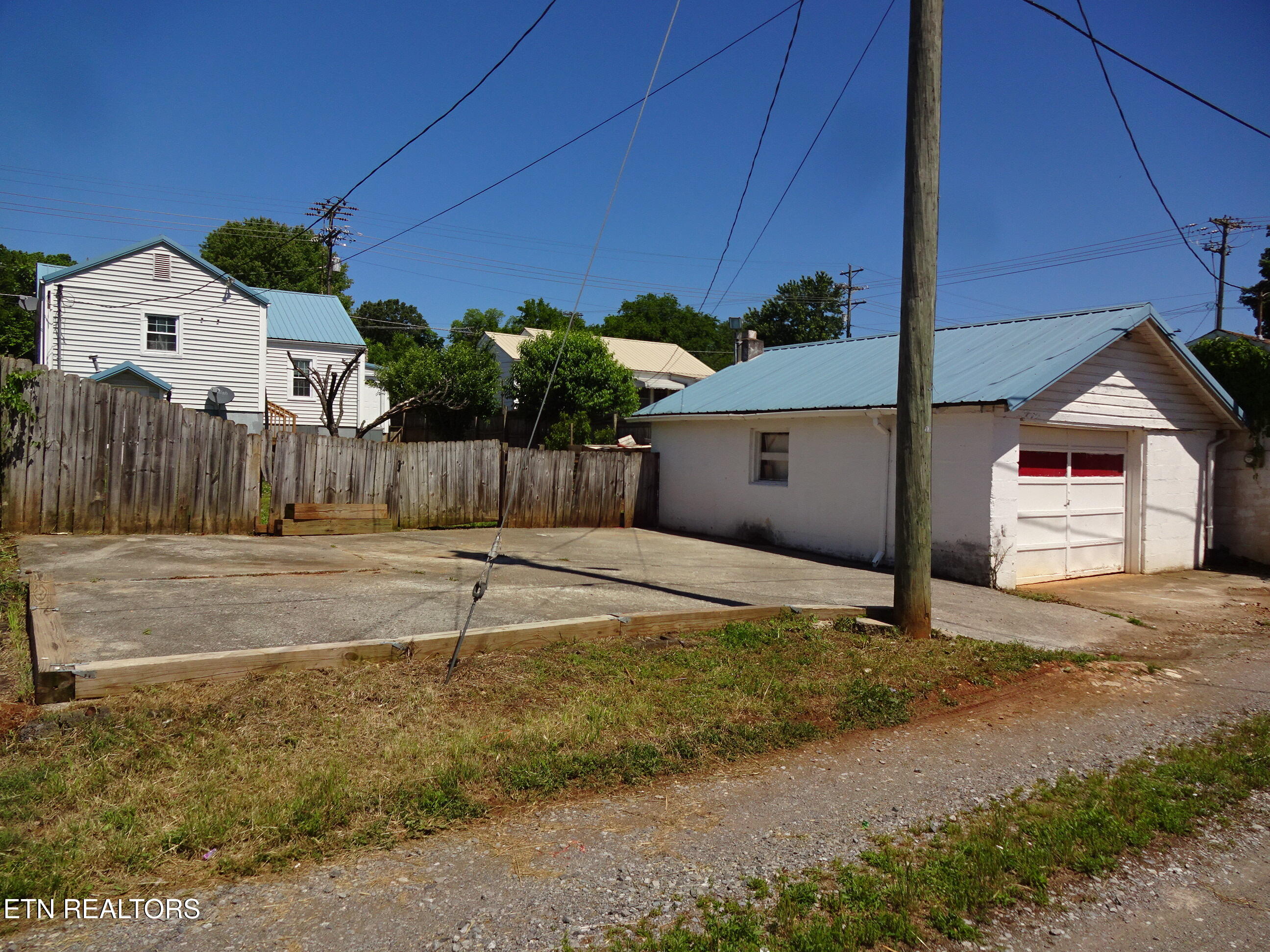 621 Ferry Street Loudon TN 37774
