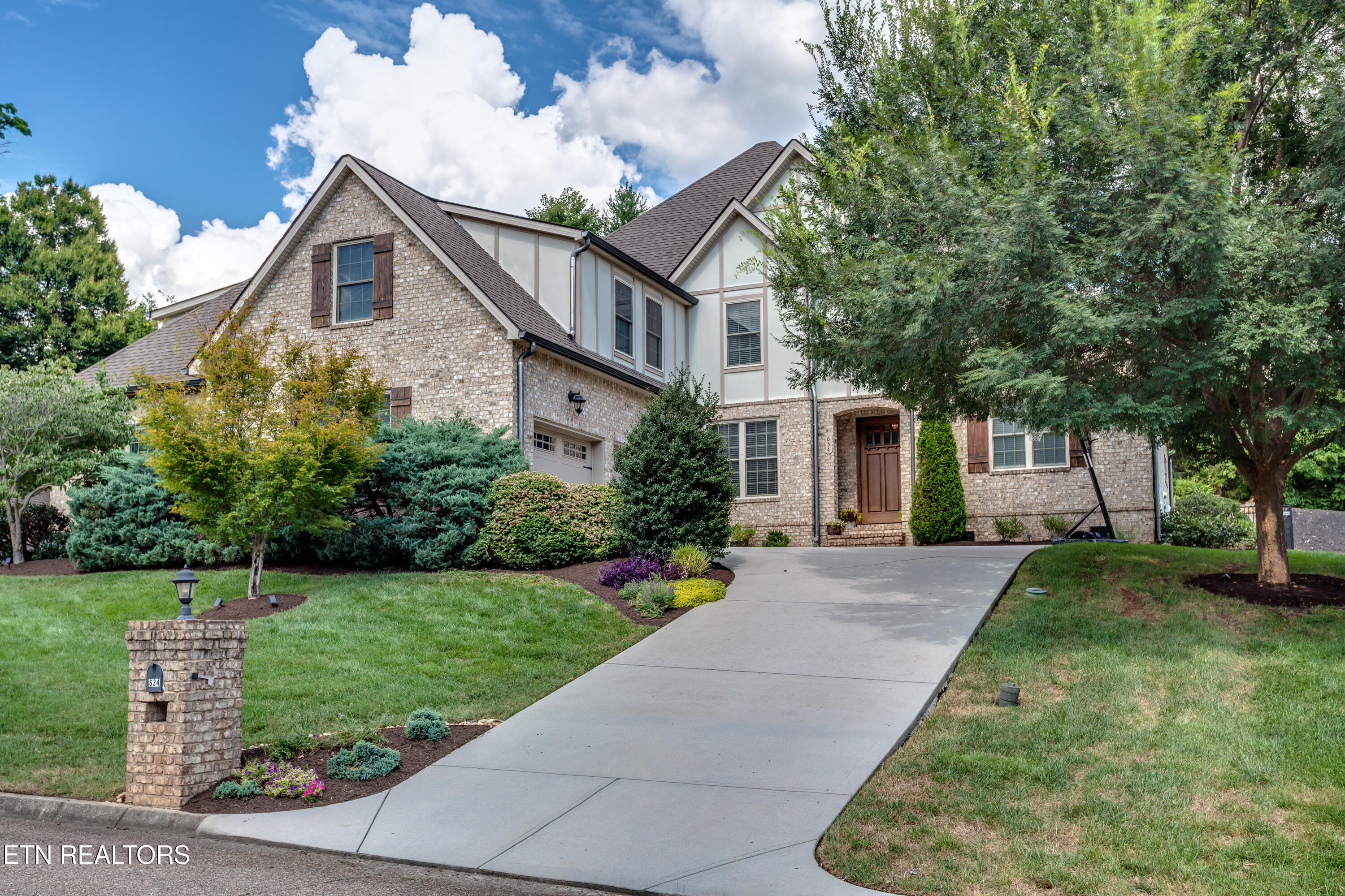 634 Oak Cove Lane Knoxville TN 37922