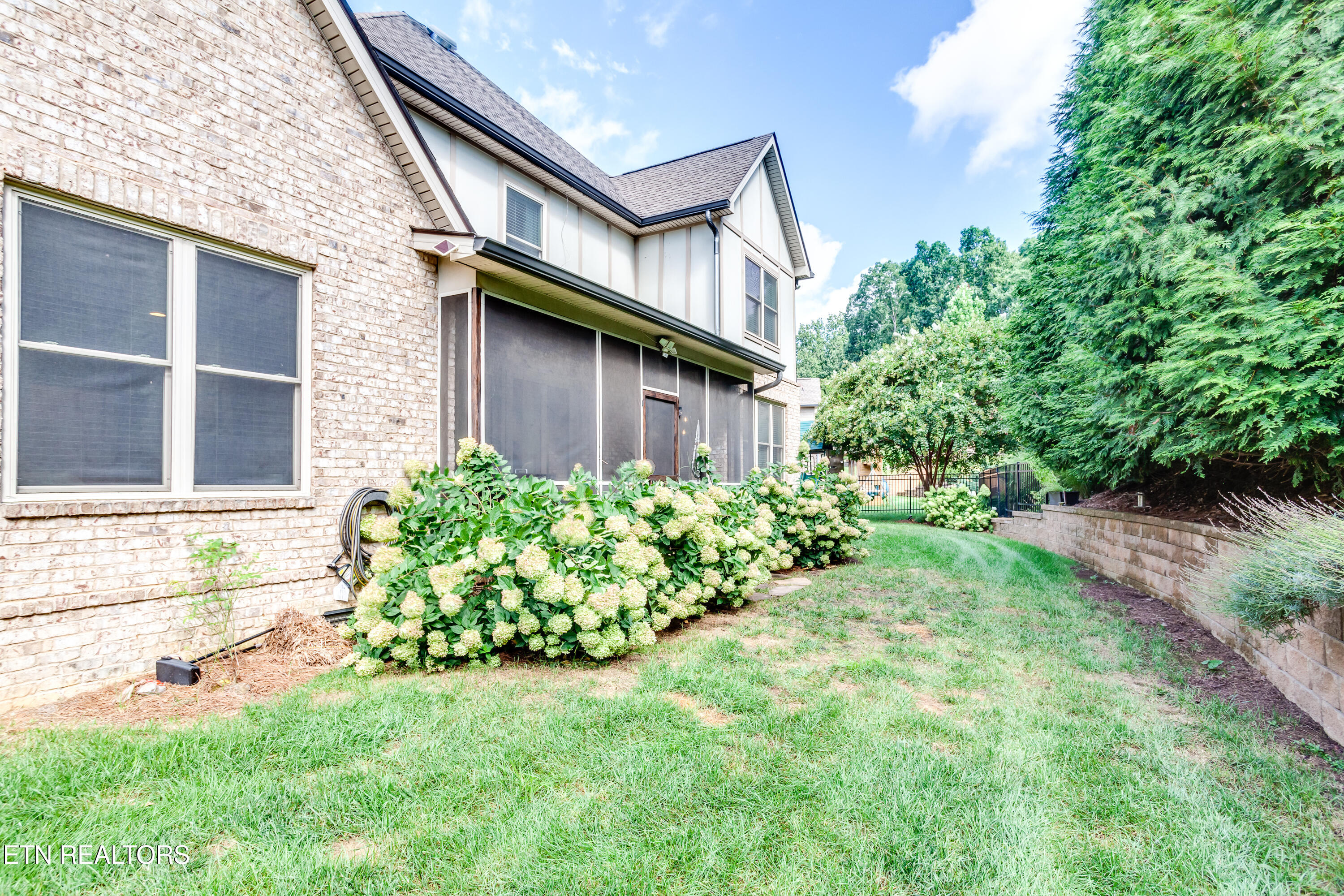 634 Oak Cove Lane Knoxville TN 37922