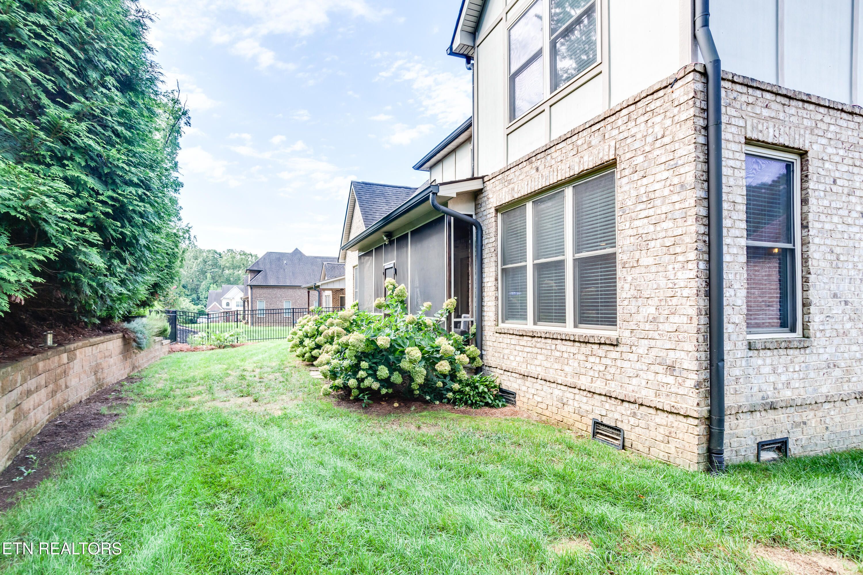 634 Oak Cove Lane Knoxville TN 37922