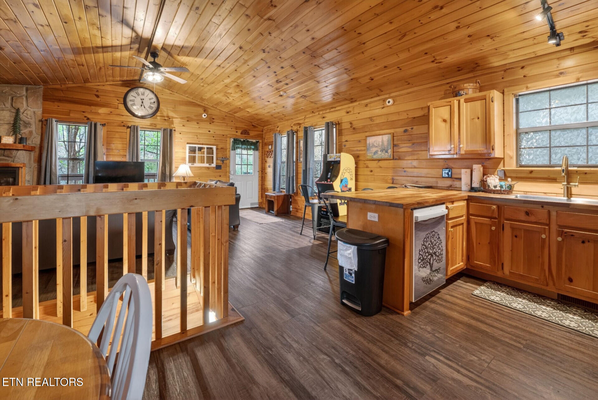 1930 Regans Ridge Way Sevierville TN 37876