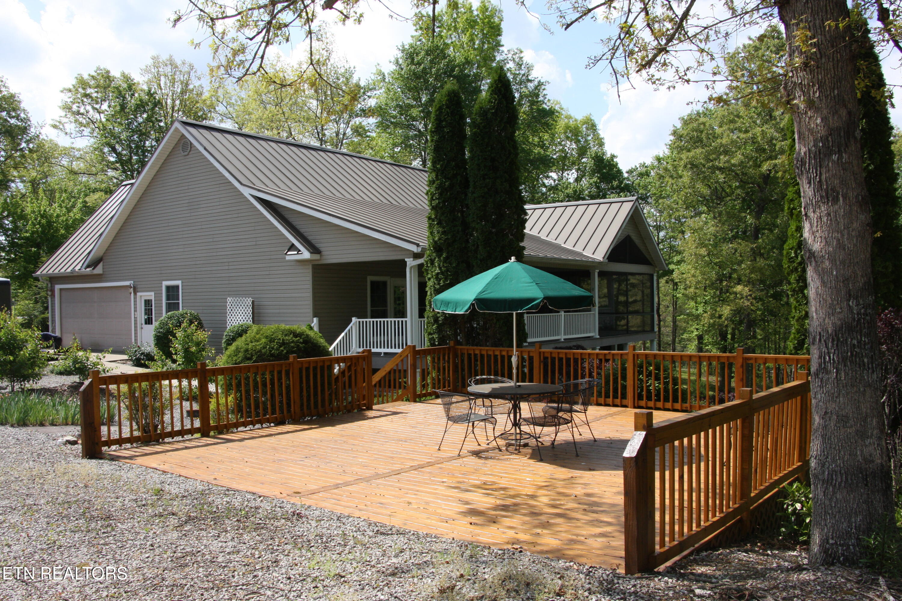 734 Ridgetop Drive Jamestown TN 38556