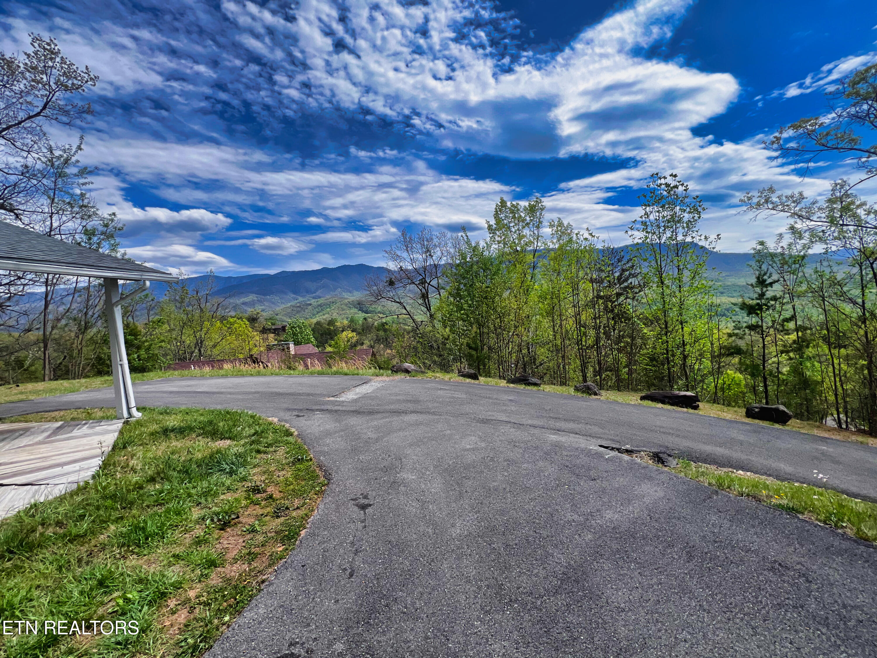 1030 Fox Tail Trail Gatlinburg TN 37738