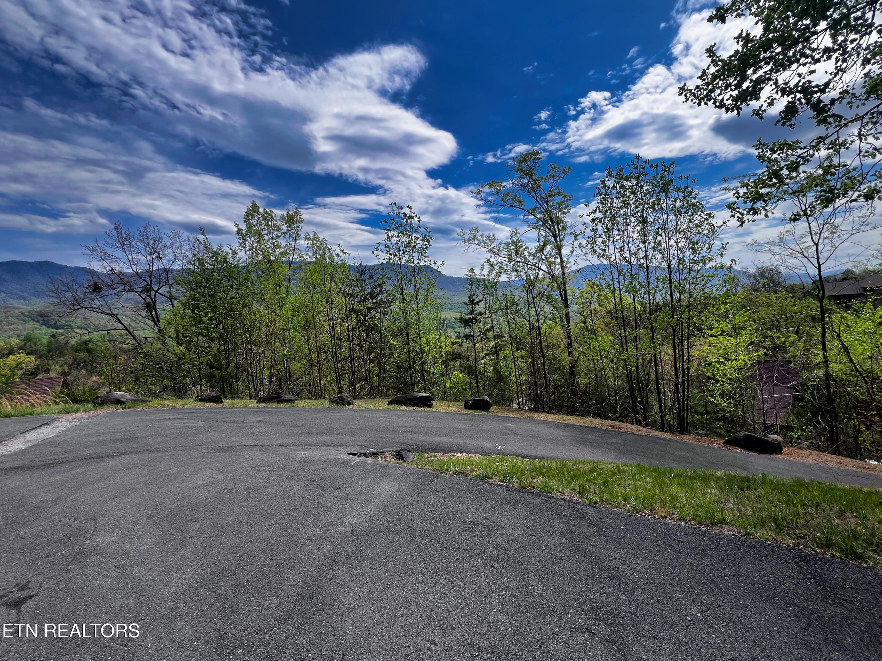 1030 Fox Tail Trail Gatlinburg TN 37738