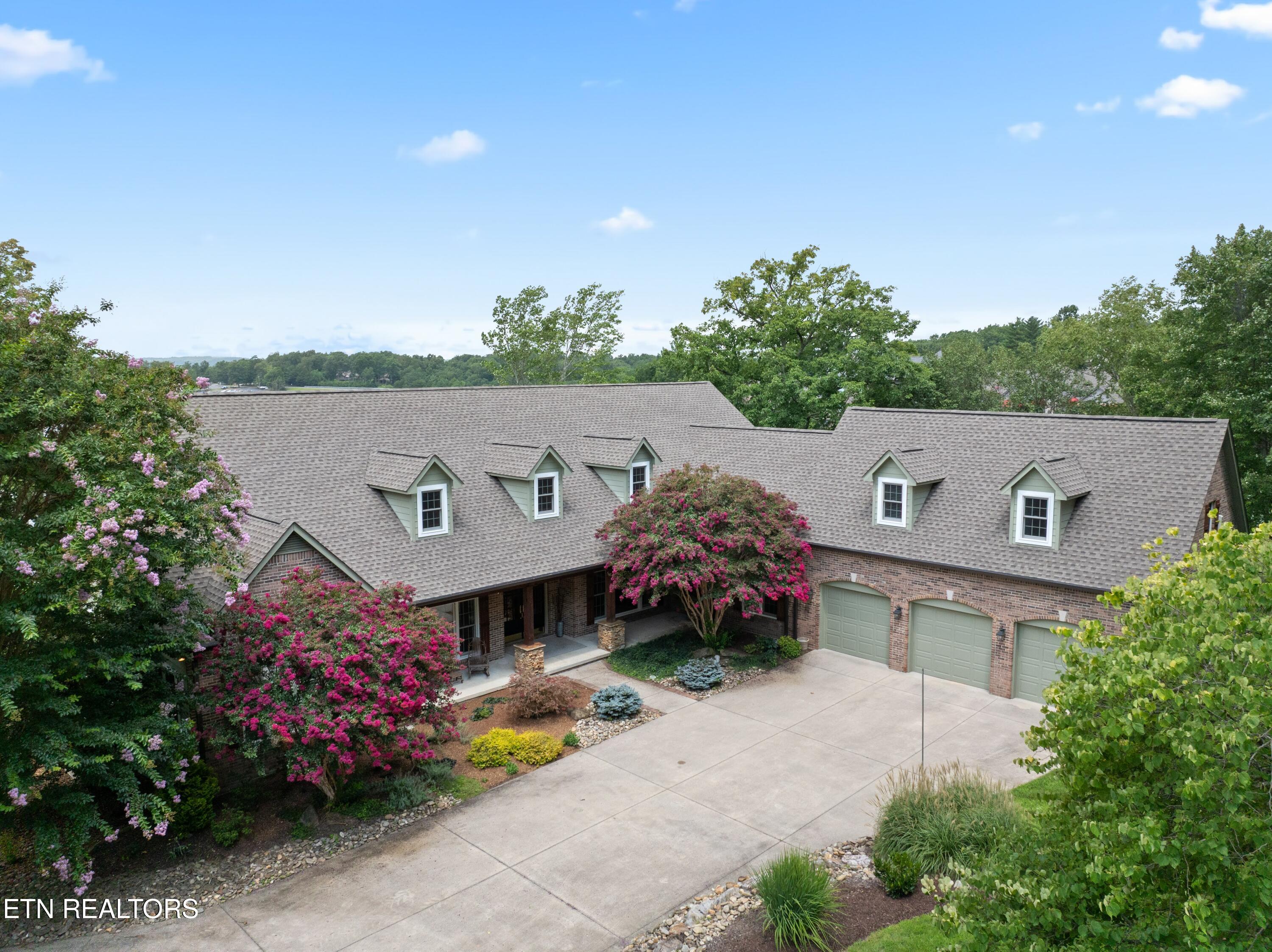 16 Milnor Circle Crossville TN 38558