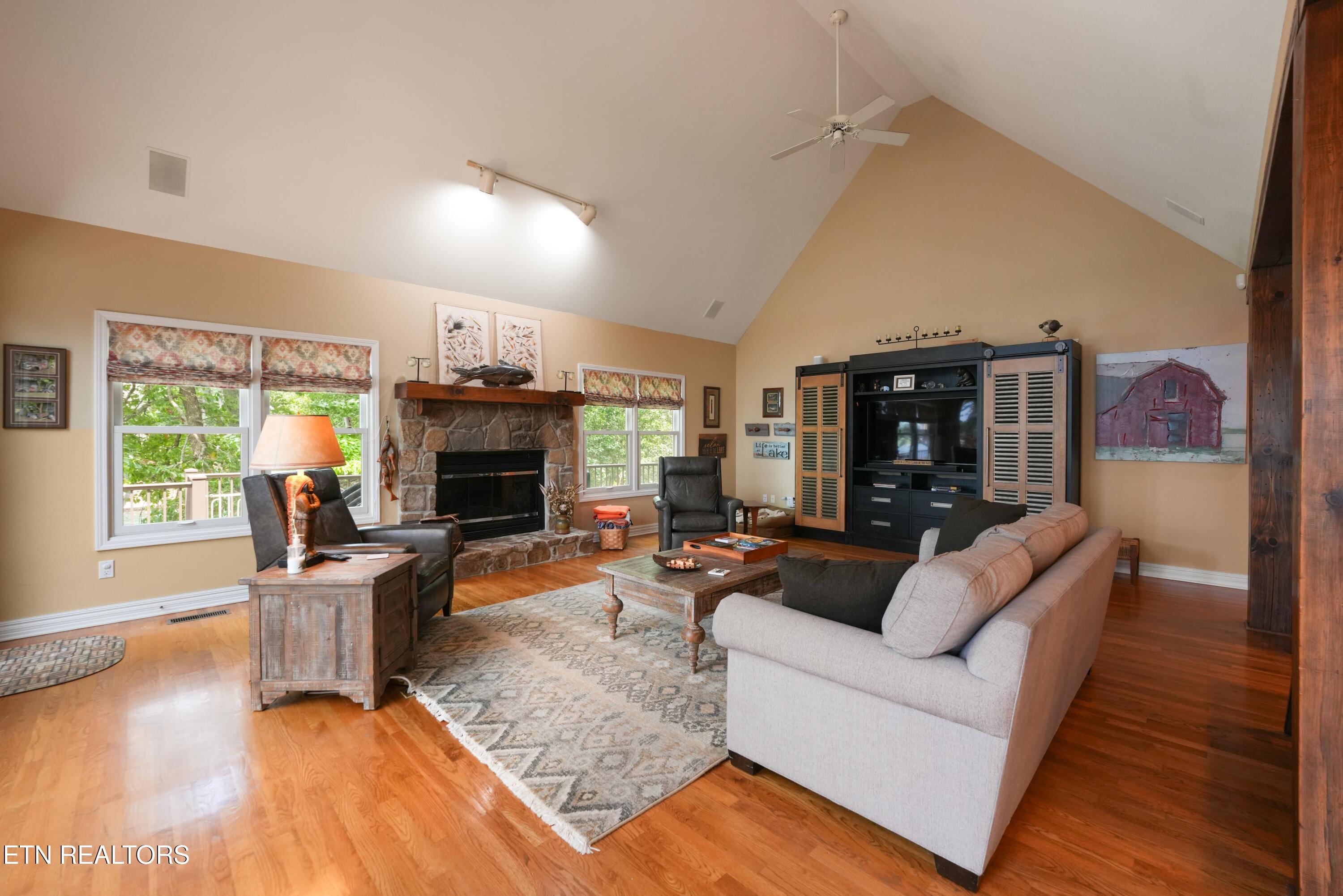 16 Milnor Circle Crossville TN 38558