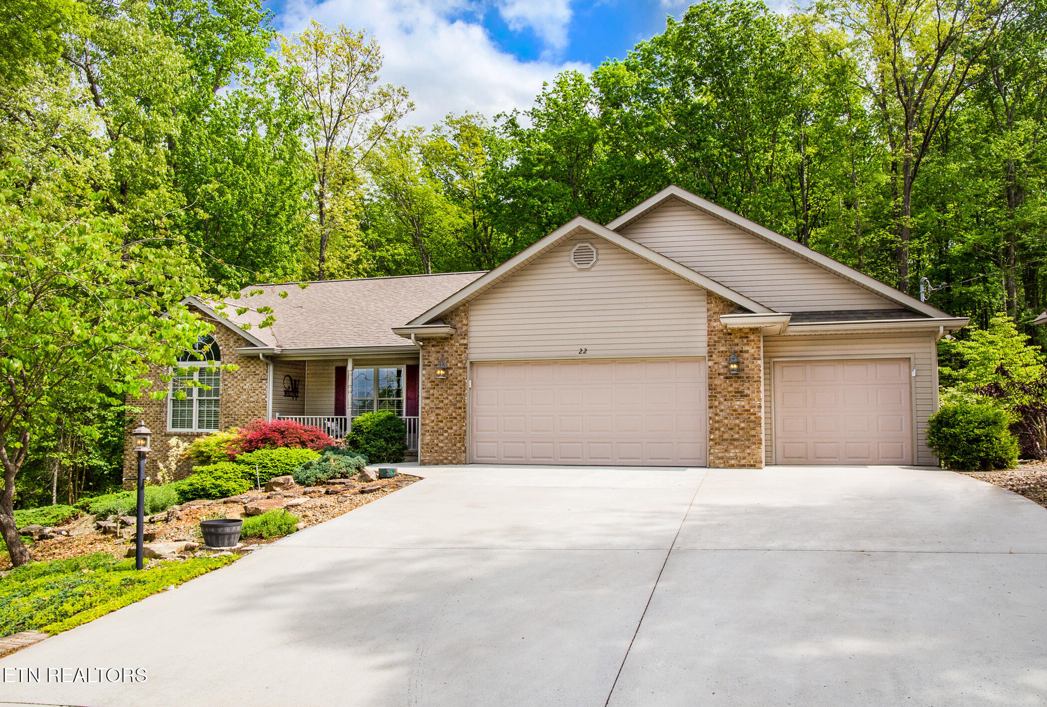22 Chelteham Lane Crossville TN 38558