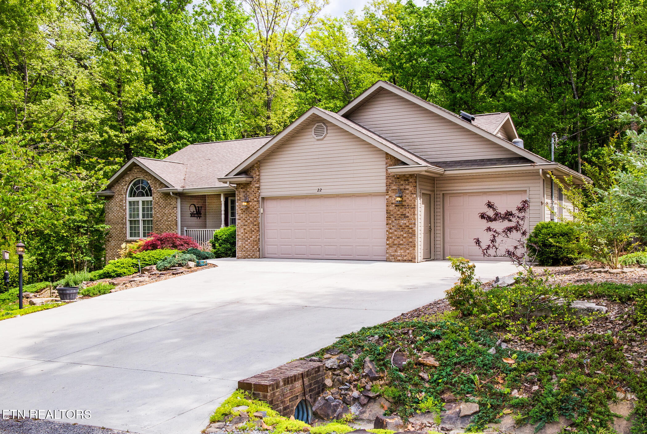 22 Chelteham Lane Crossville TN 38558
